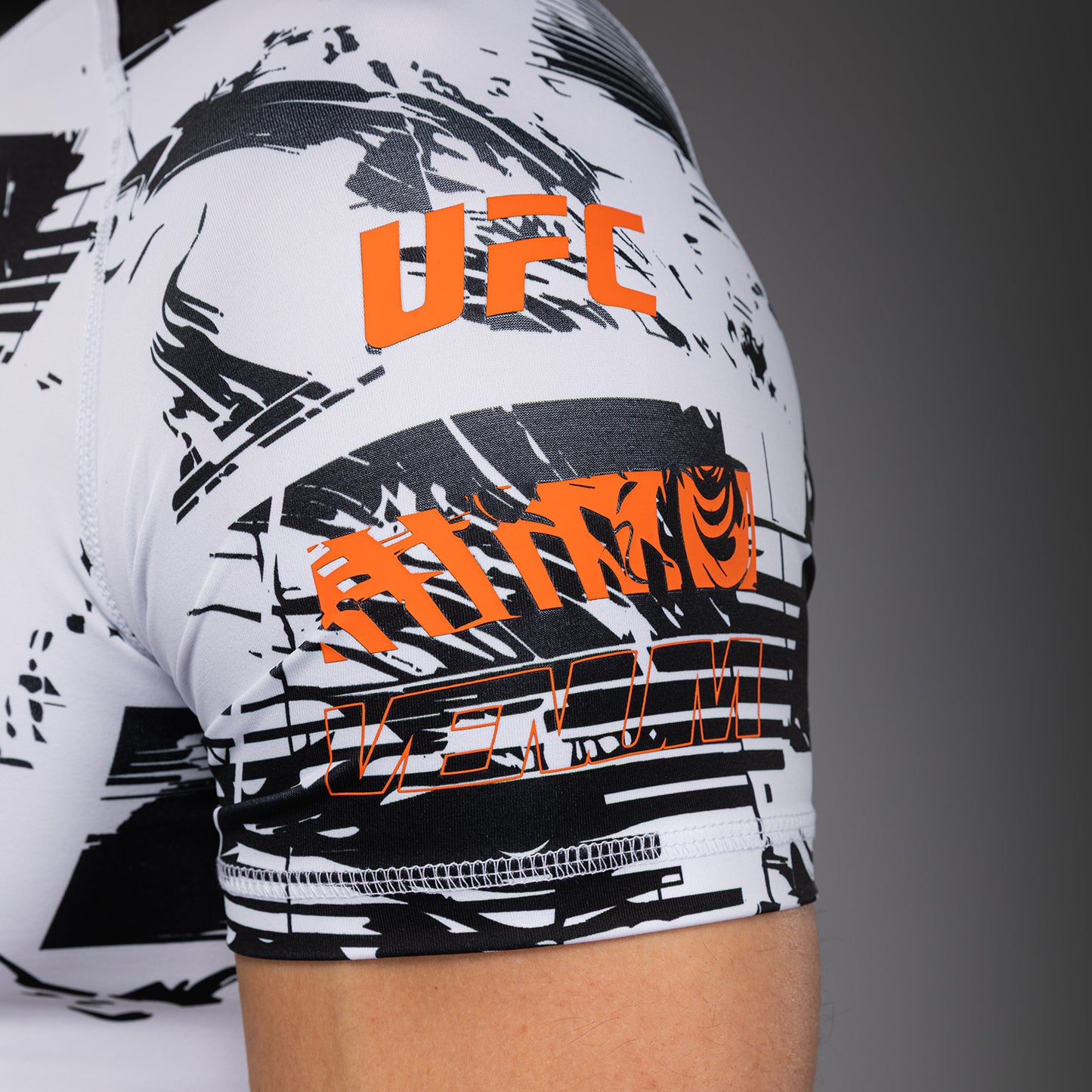 UFC Zenith by Venum Authentic Fight Week Performance Kurzarm Rashguard Herren - Weiß
