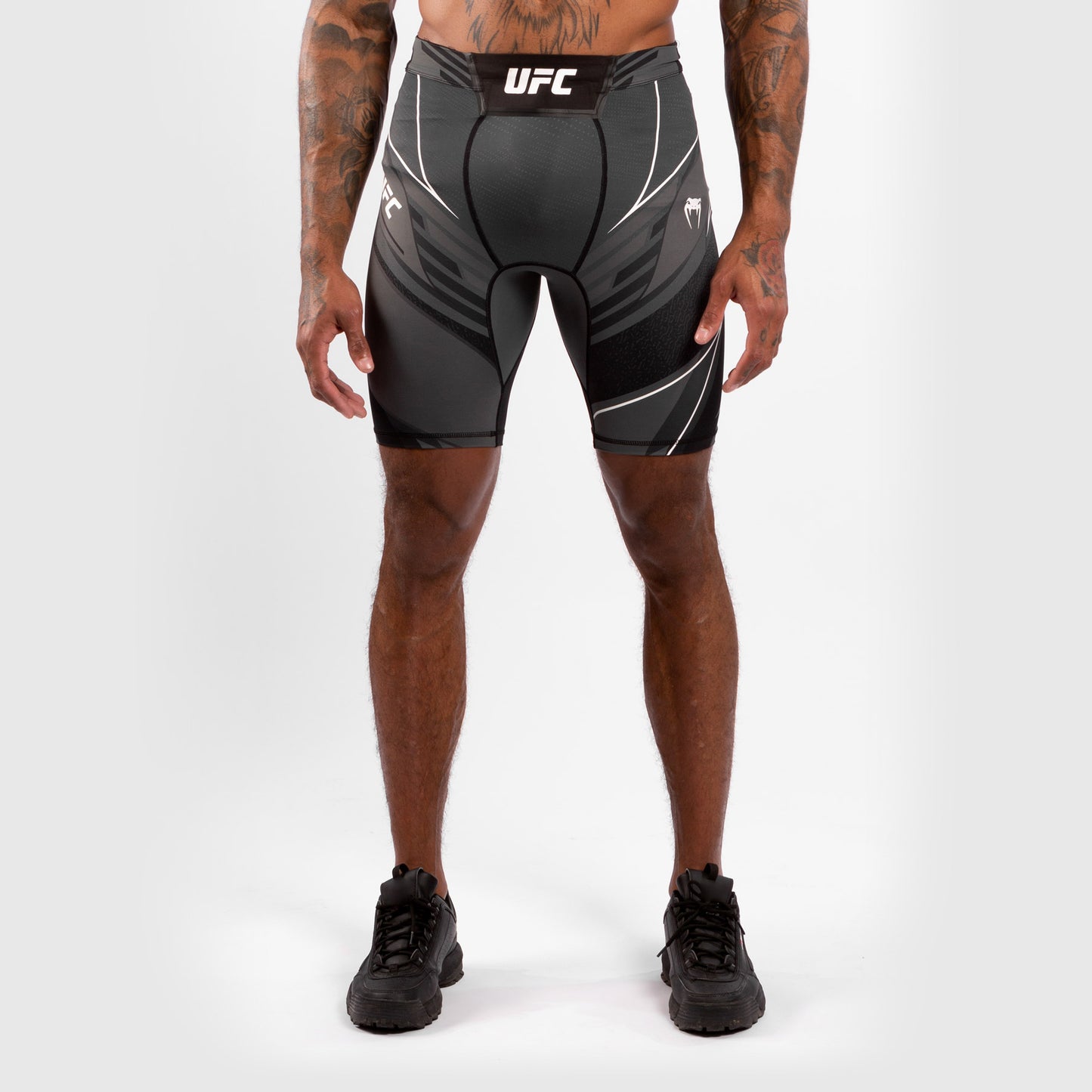 UFC Venum Authentic Fight Night Herren Vale Tudo Shorts - Long Fit - Schwarz