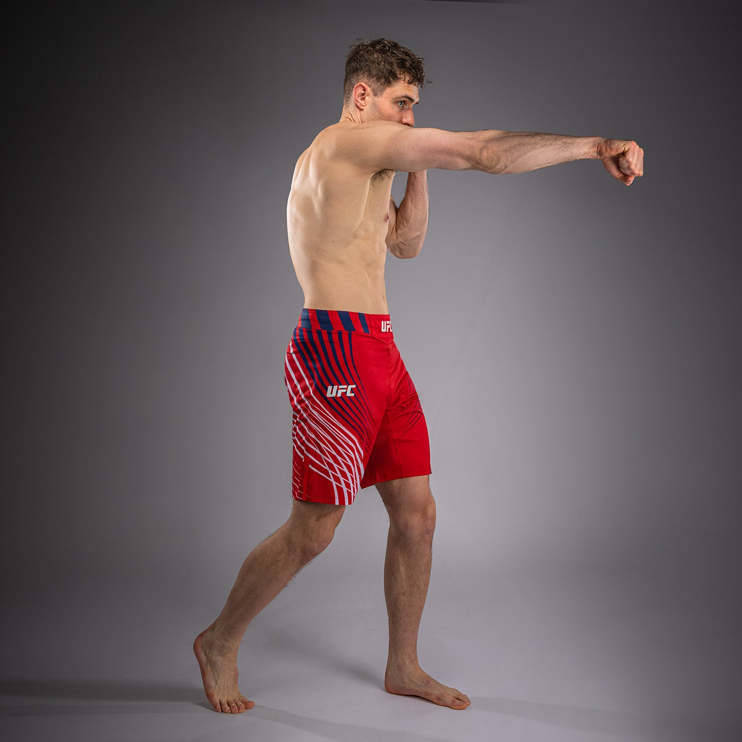 Official UFC Freedom 250 by Venum Authentic Fight Night Fight Shorts im Short Fit für Herren - Rot