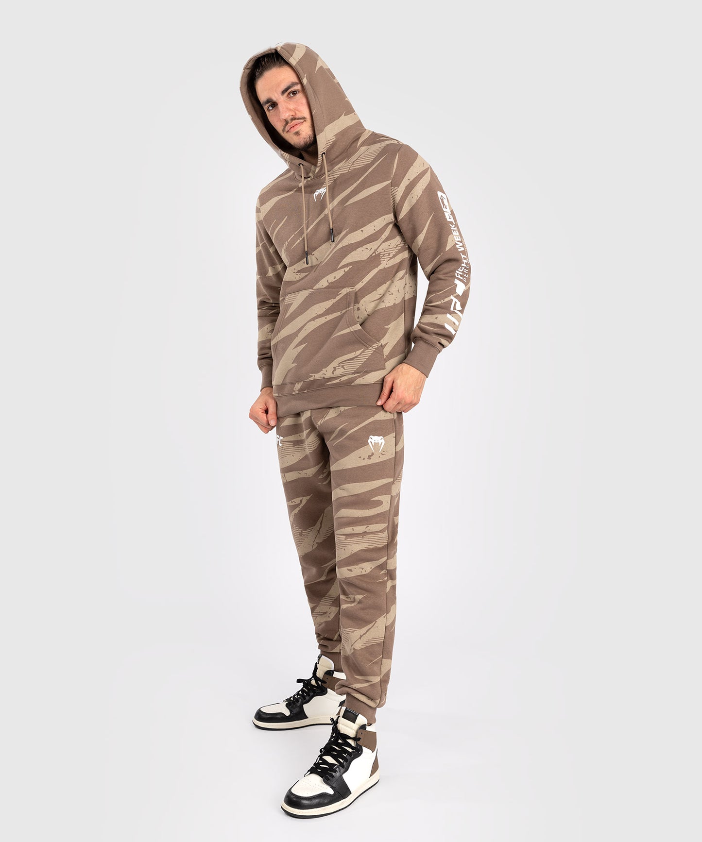 UFC Adrenaline by Venum Fight Week Herren Pullover Hoodie - Desert Camo
