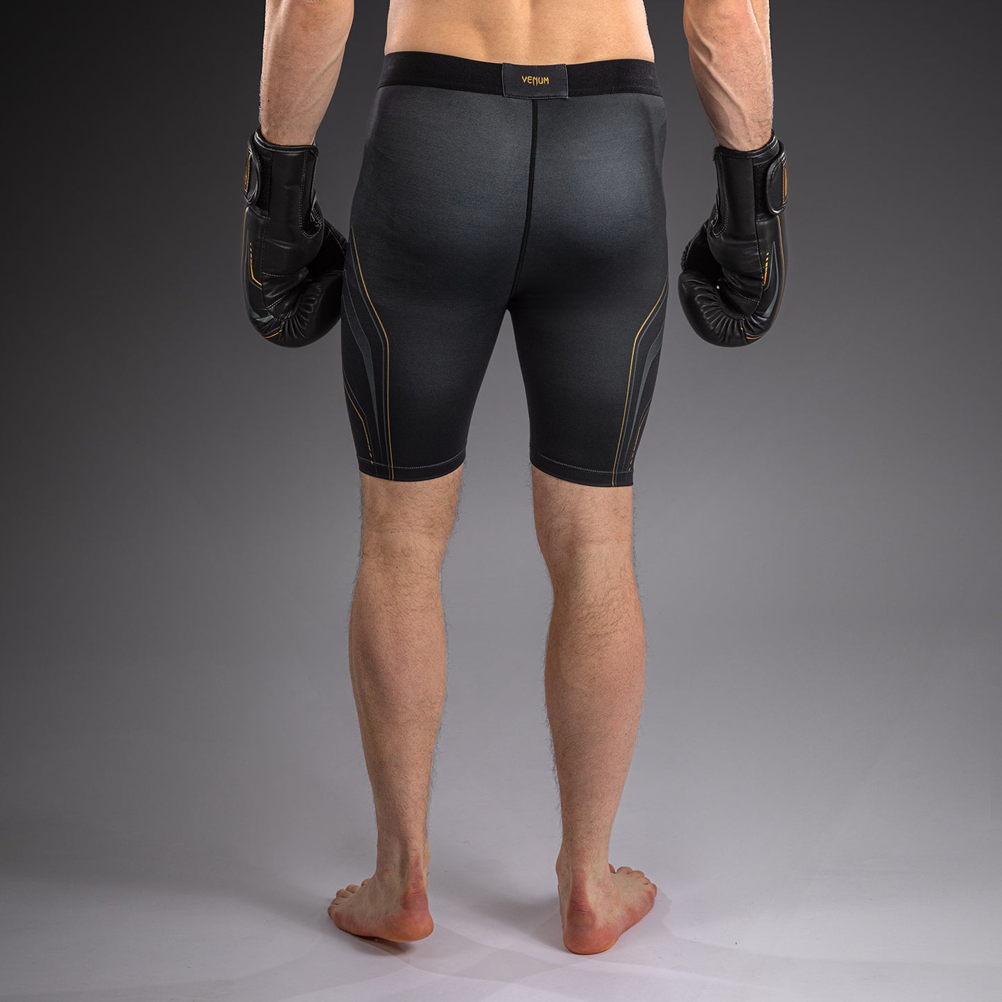 Venum Streamline Kompressionsshort – Schwarz/Gold