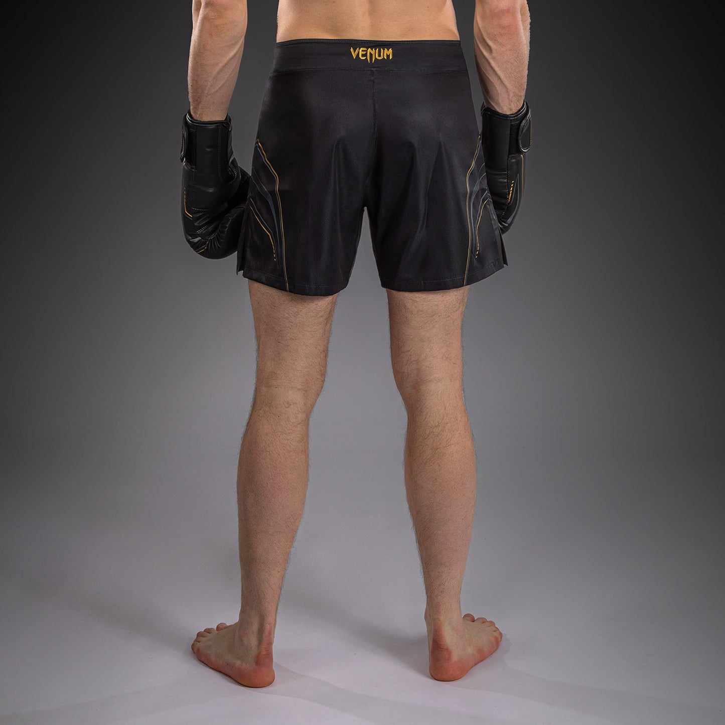 Venum Streamline Fightshorts – Schwarz/Gold
