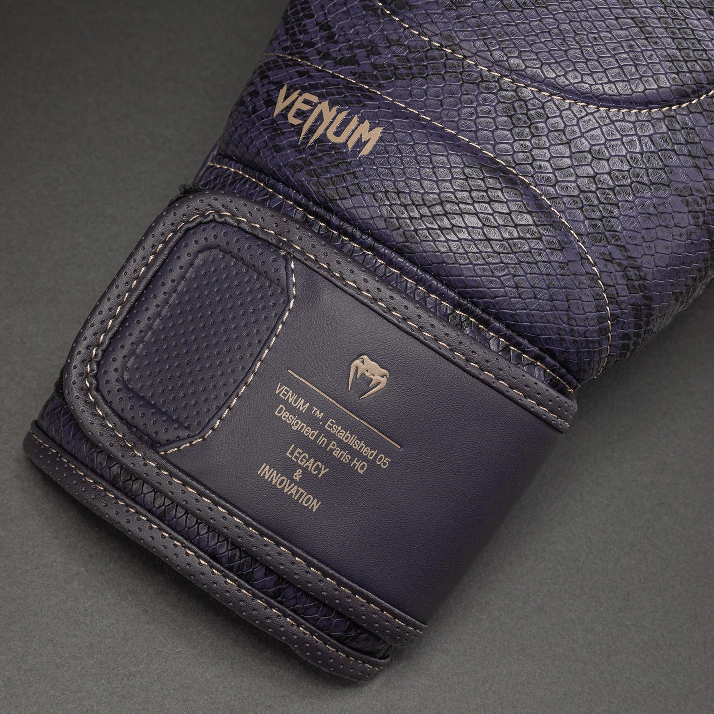 Venum Impact Evo Scales Boxhandschuhe – Dunkellila