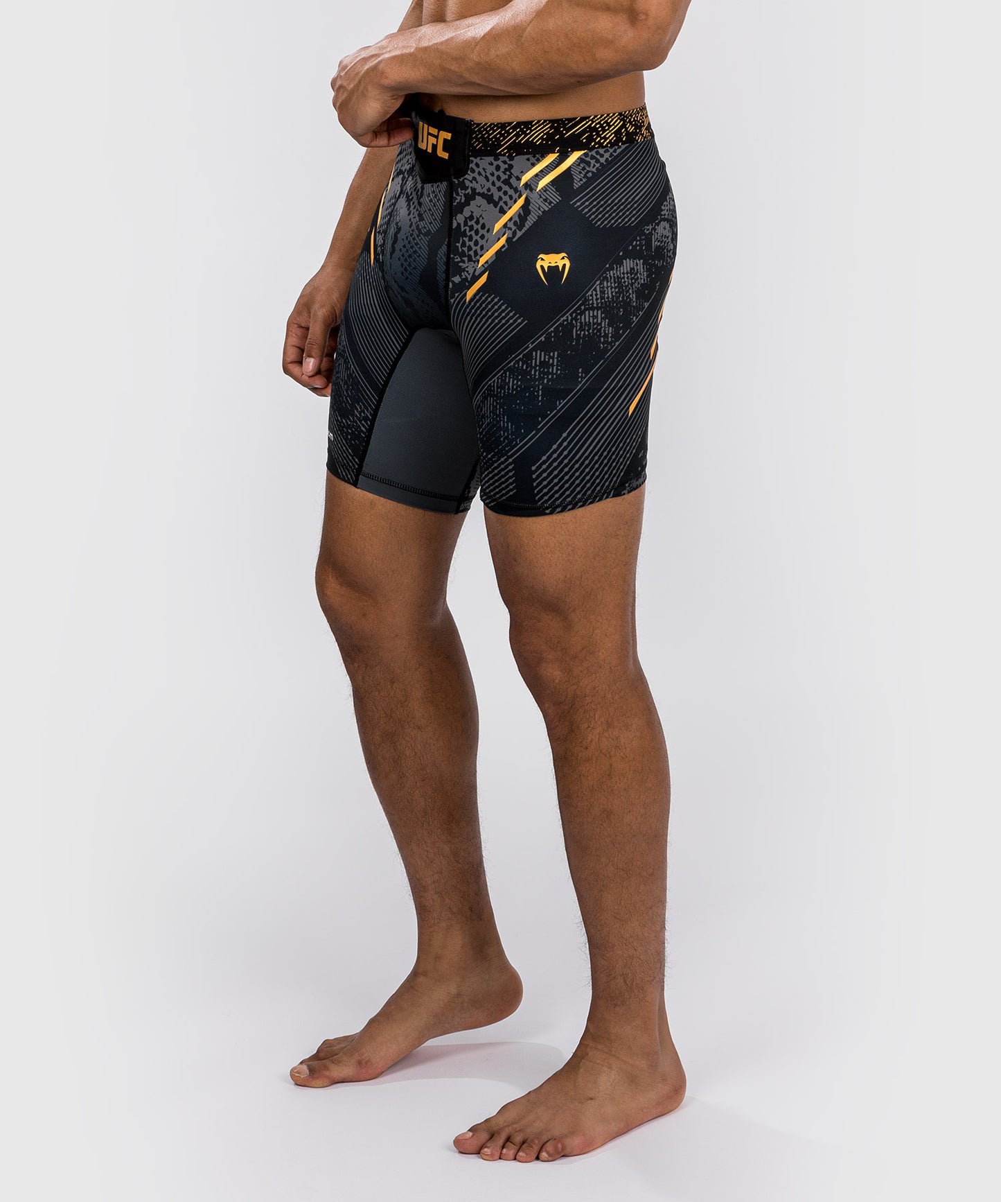 UFC Adrenaline by Venum Authentic Fight Night Vale Tudo Short für Männer - Champion