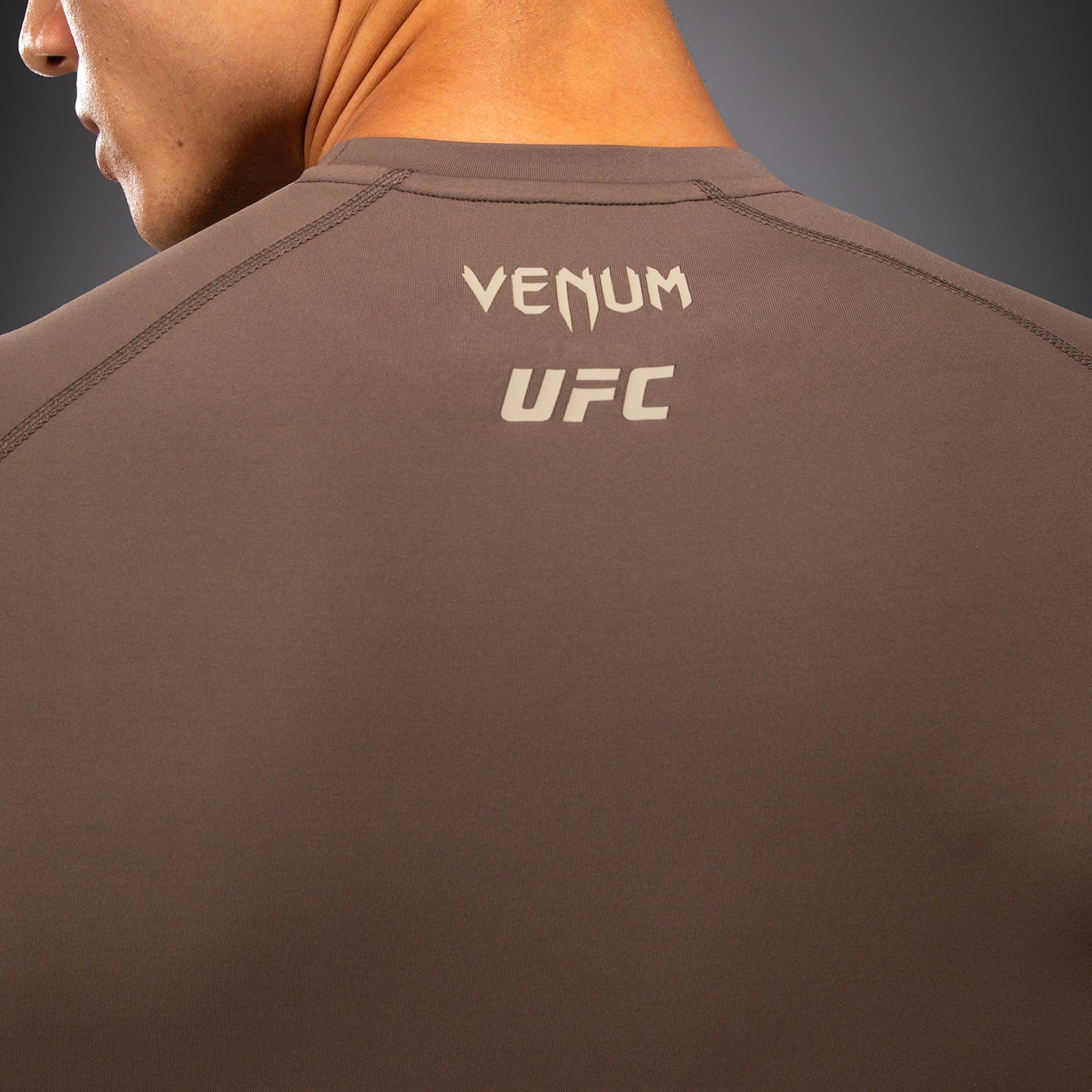 Venum UFC Unity by Venum Authentic Fight Week Herren Funktions-Rashguard Langarm - Braun