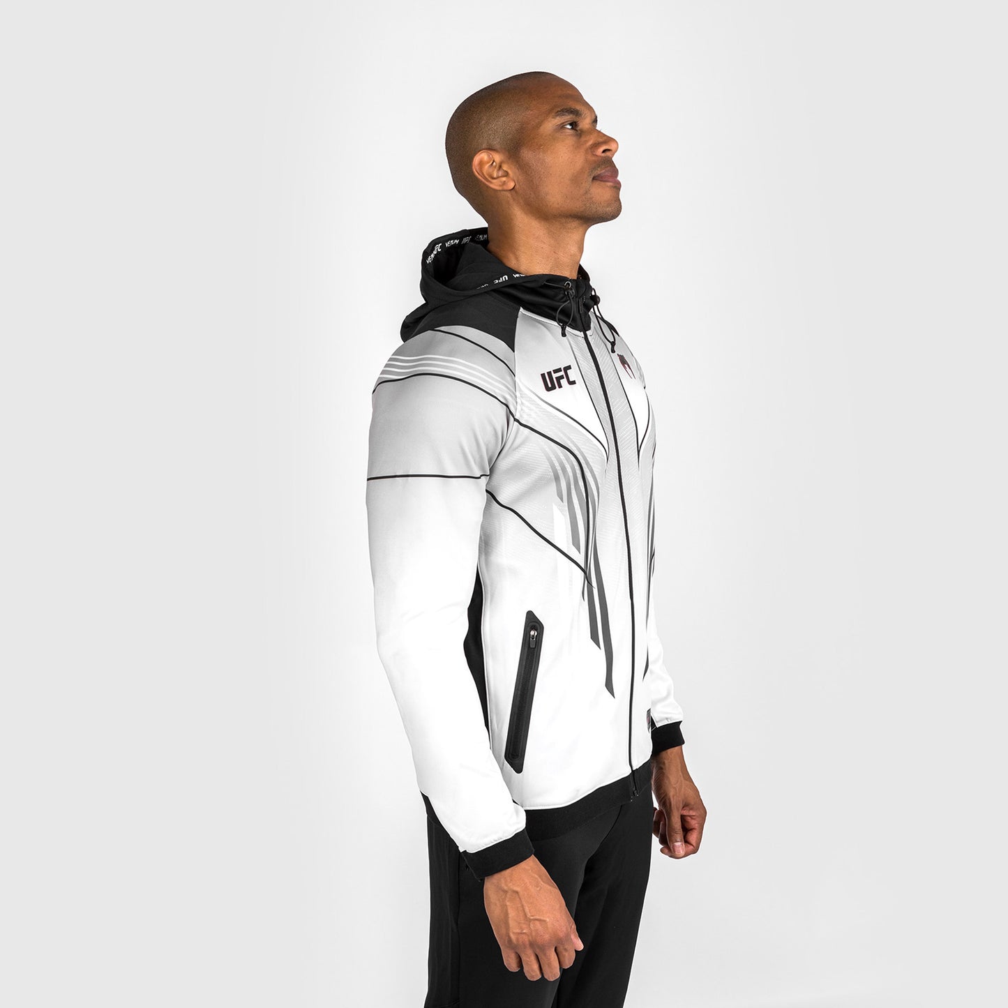 UFC Venum personalisierte authentische Fight Night 2.0 Männer Walkout Hoodie - weiß
