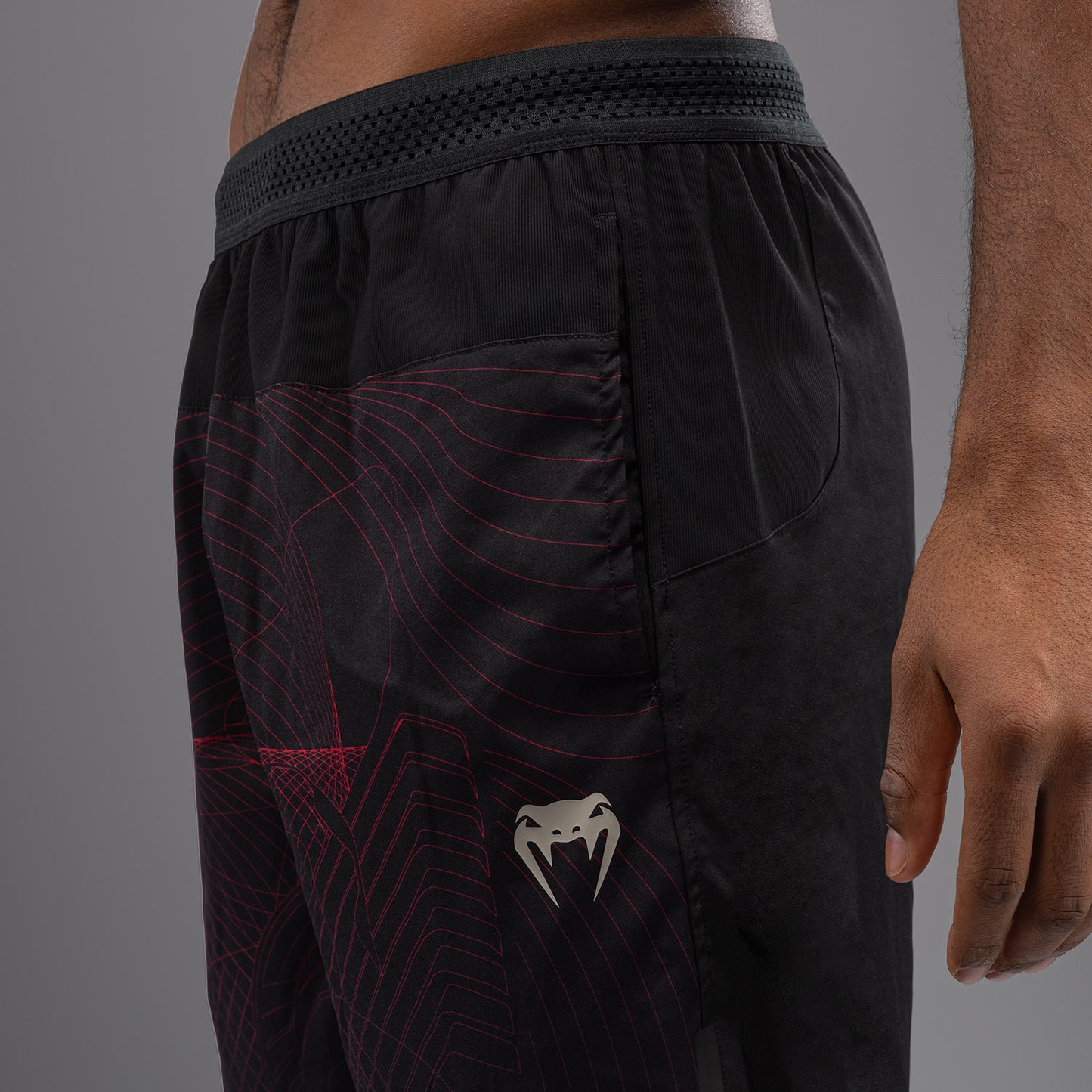 Venum G-Fit Air Herren Trainingsshorts - Tiefschwarz/Feuerrot