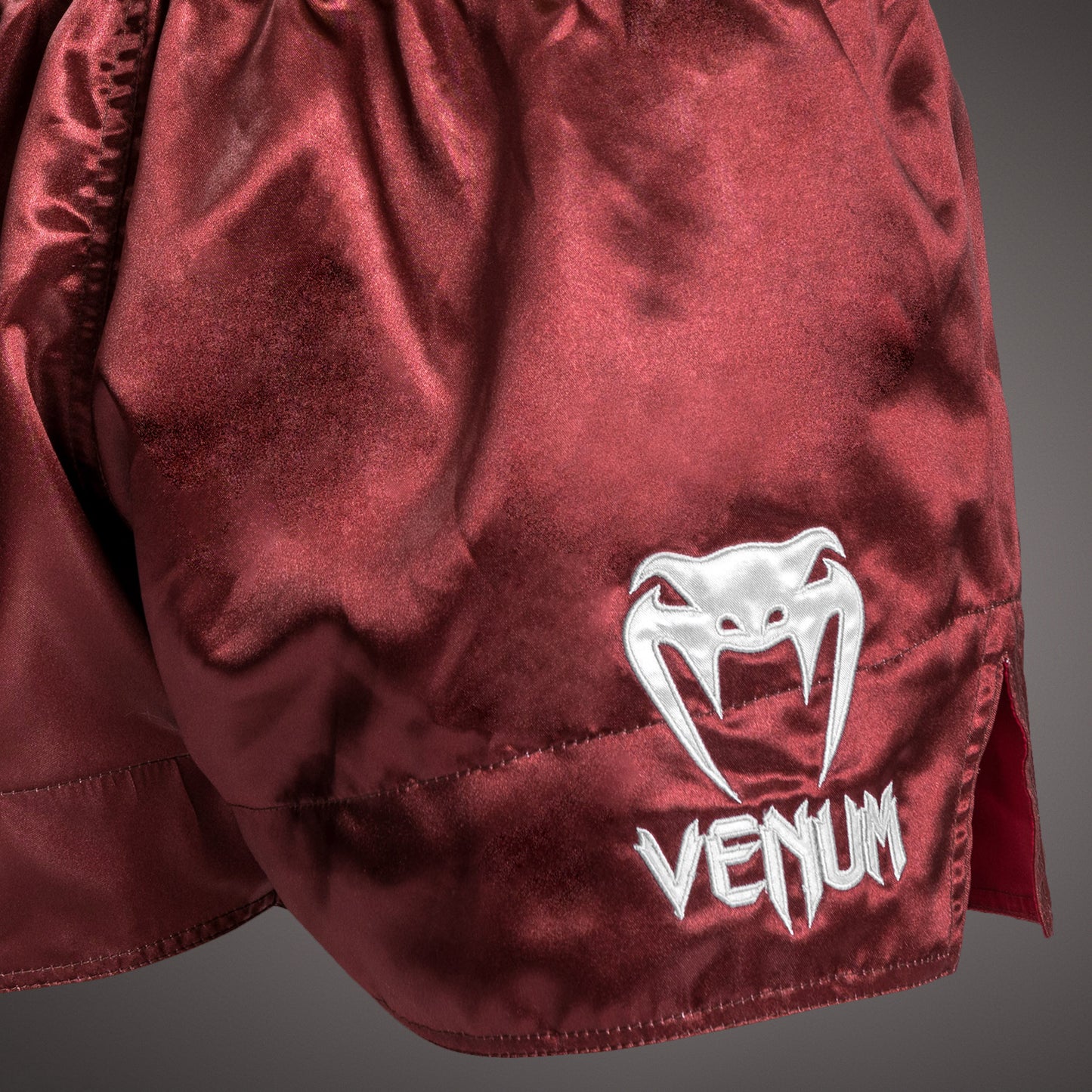 Venum Classic Muay Thai Shorts - Burgund/Gold/Weiß