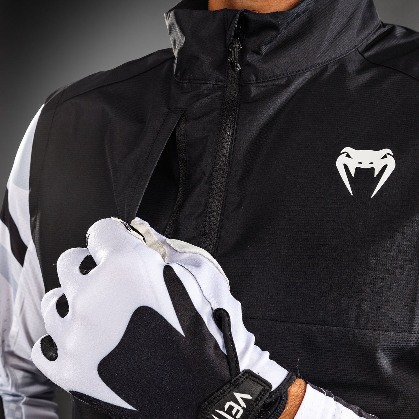 Venum MX Basics Ärmellose Windjacke - Schwarz/Weiß