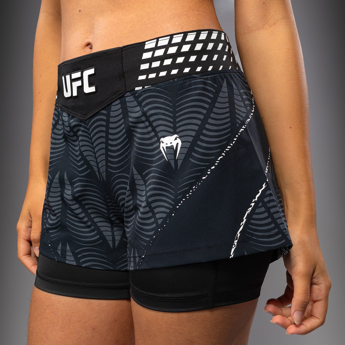 UFC Zenith by Venum Authentic Fight Night Kurze Passform Fight Short Damen Personalisiert - Schwarz