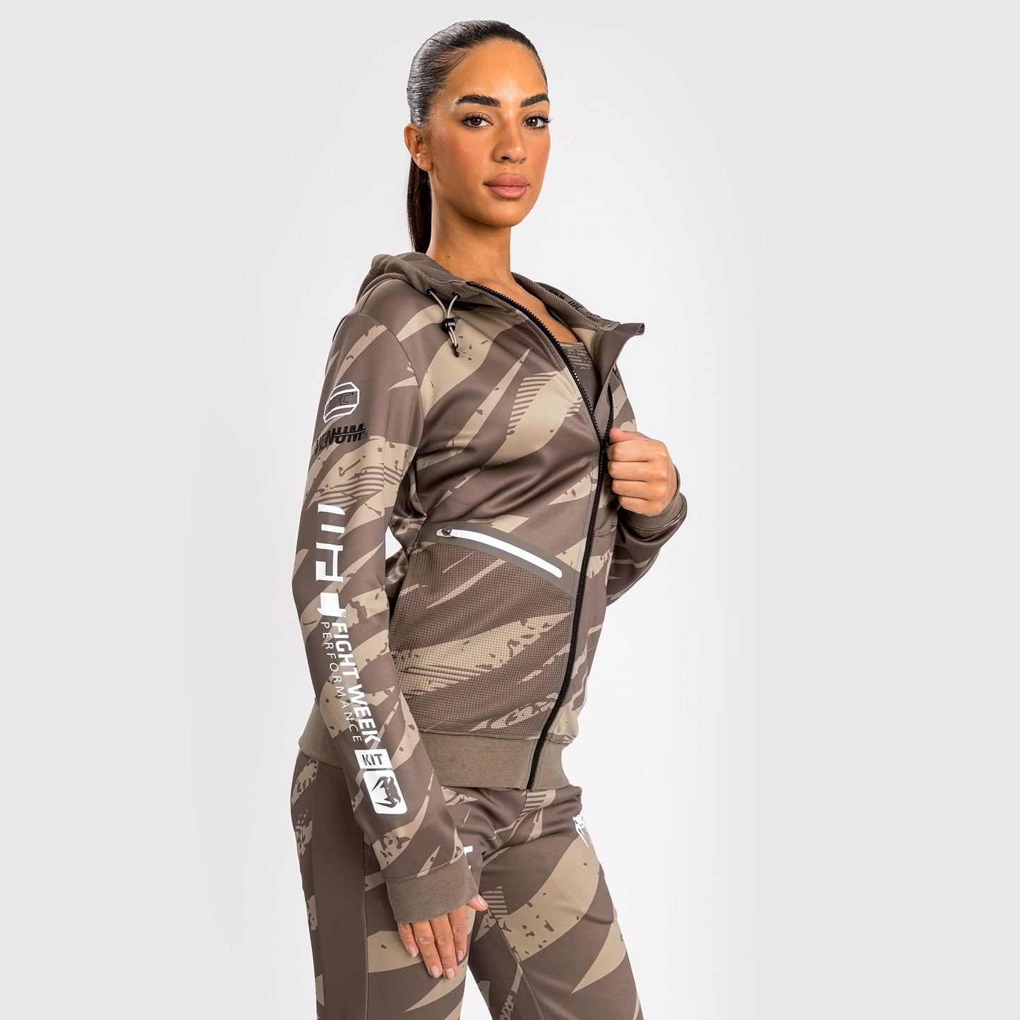 UFC Adrenaline by Venum Fight Week Frauen Zip Hoodie - Desert Camo