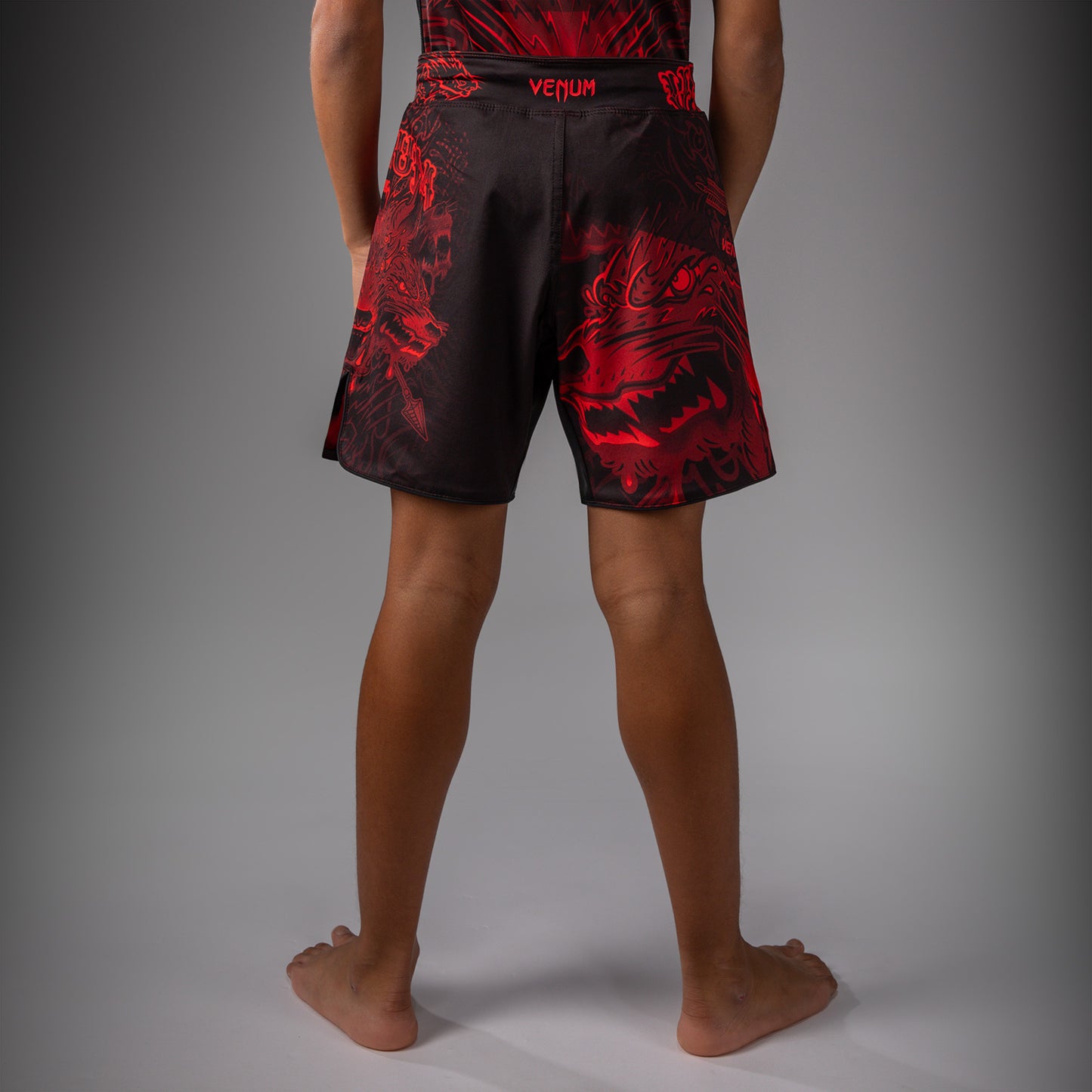 Venum Wolf Atak Kinder Fightshorts – Schwarz/Rot