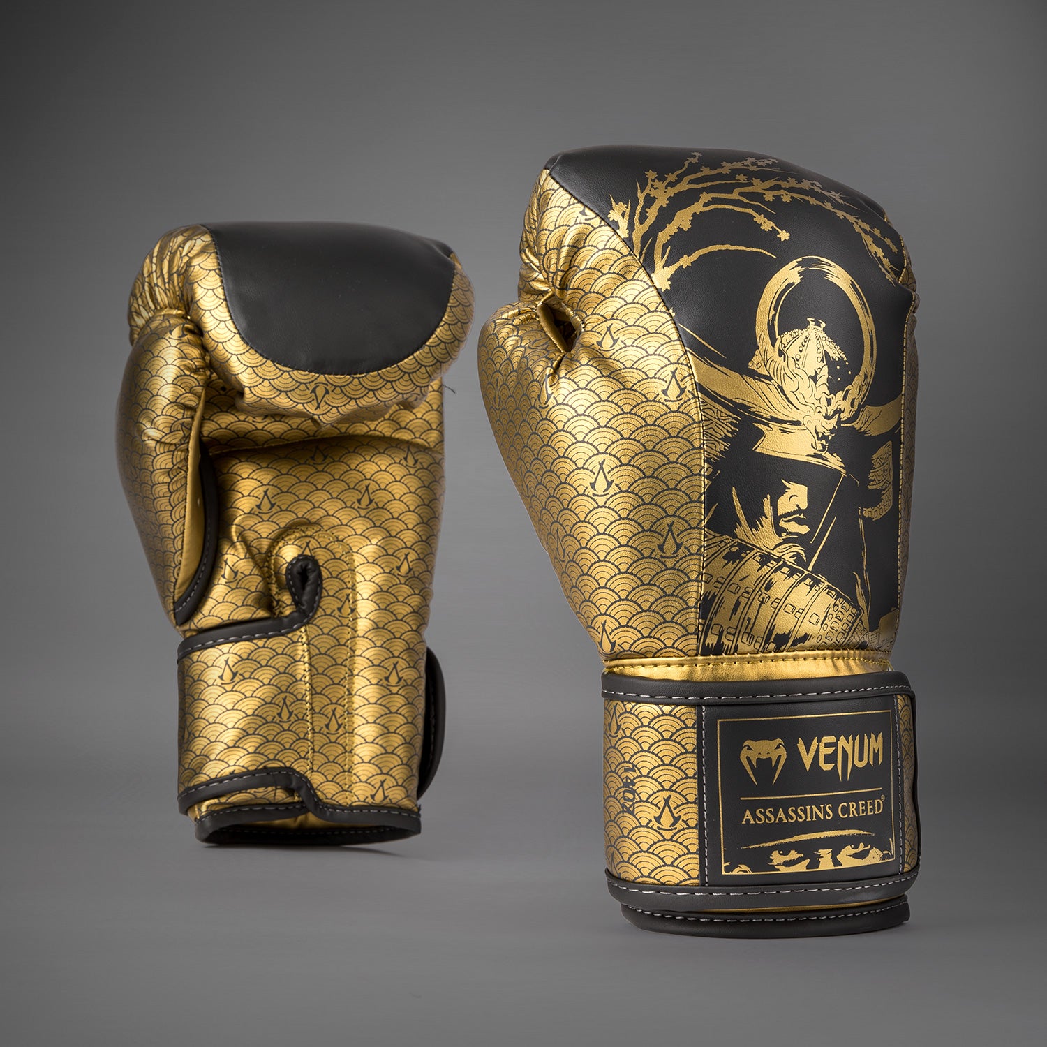 Venum x Assassin's Creed Shadows Boxhandschuhe - Schwarz/Gold