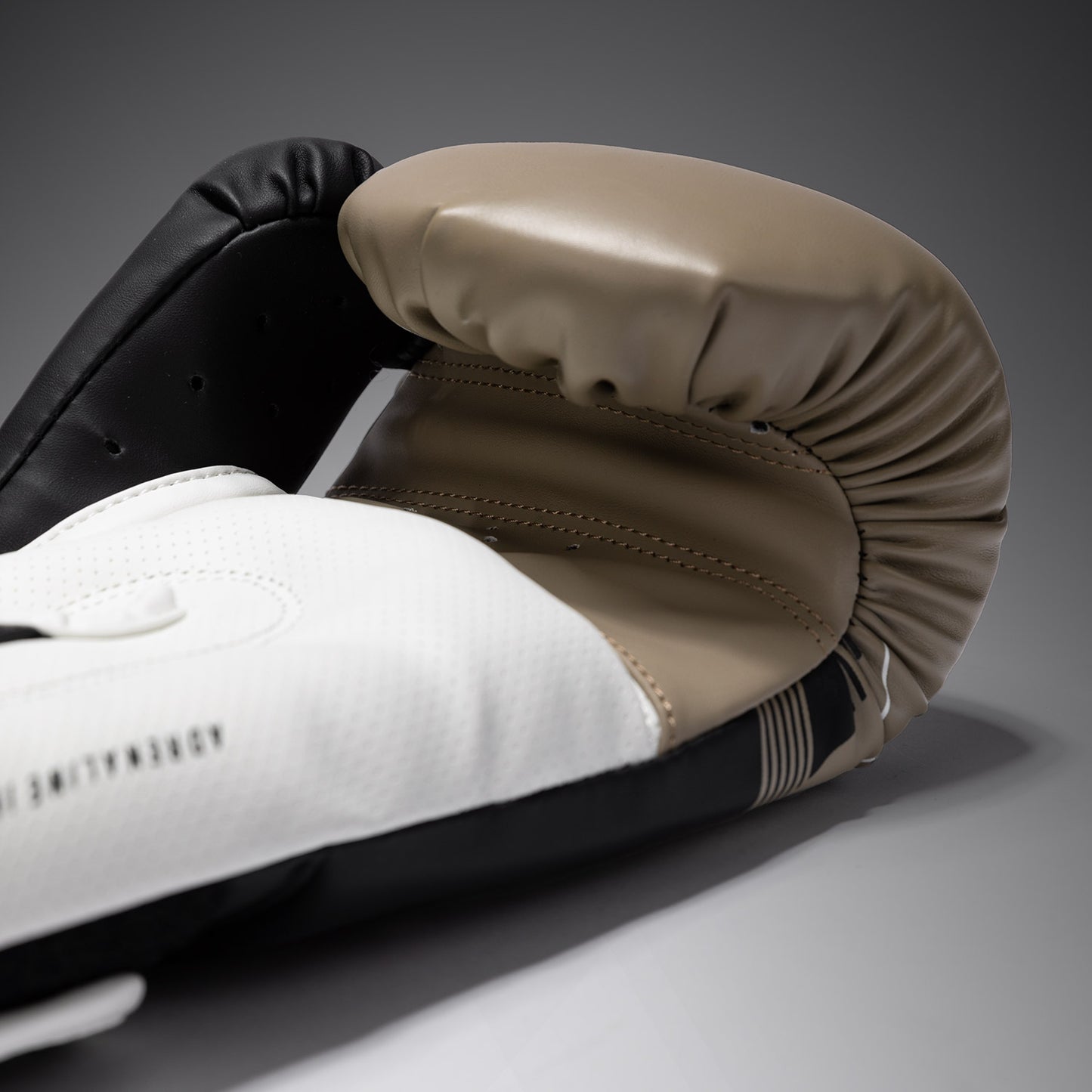 Venum Adrenaline Boxhandschuhe – Schwarz/Sand