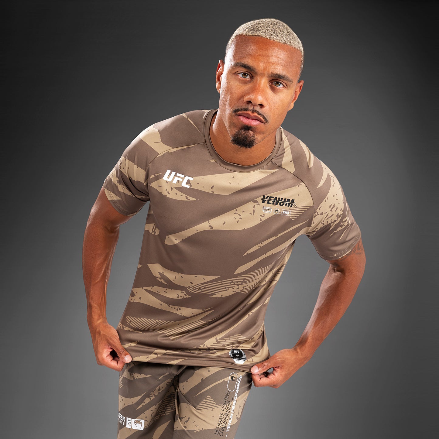 UFC Adrenaline by Venum Fight Week Herren Dry Tech T-Shirt - Desert Camo
