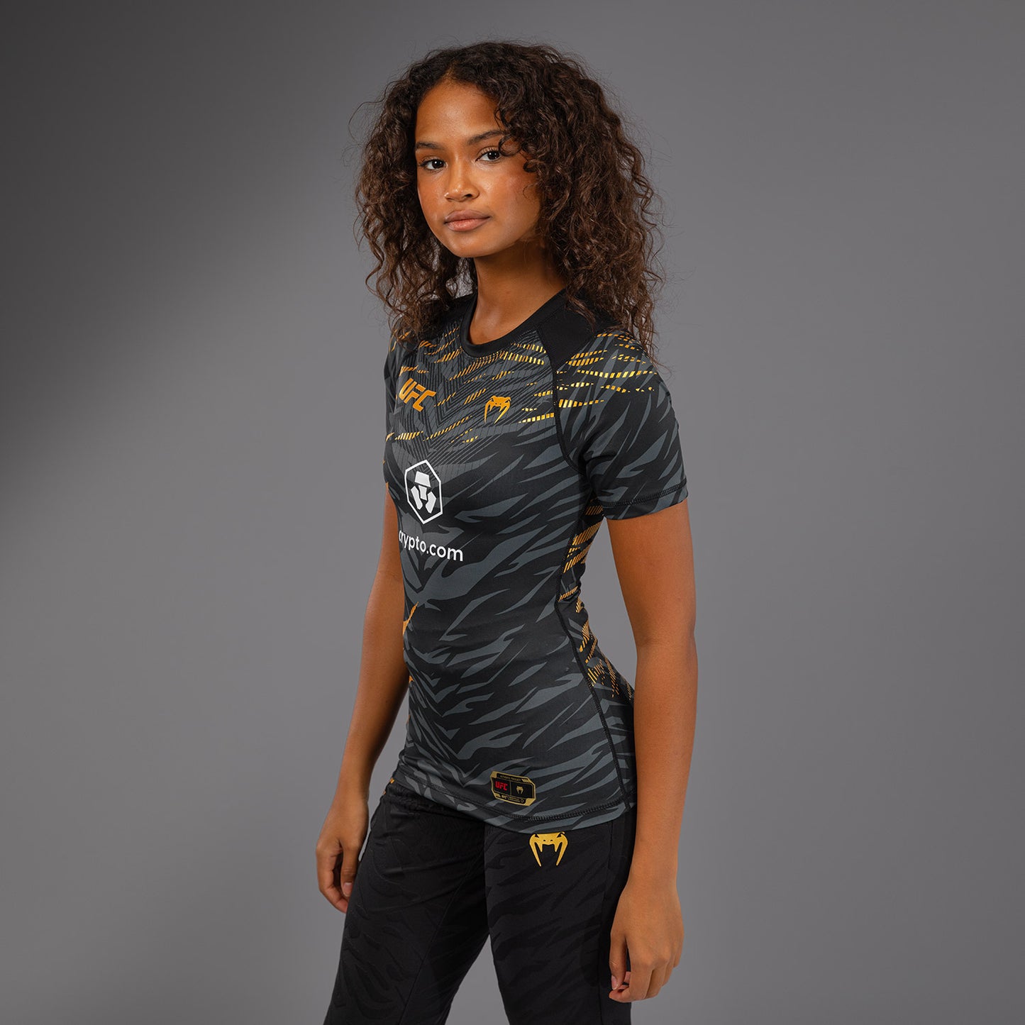 UFC Fusion by Venum Authentic Fight Night Damen Performance Kurzarm Rashguard - Champion