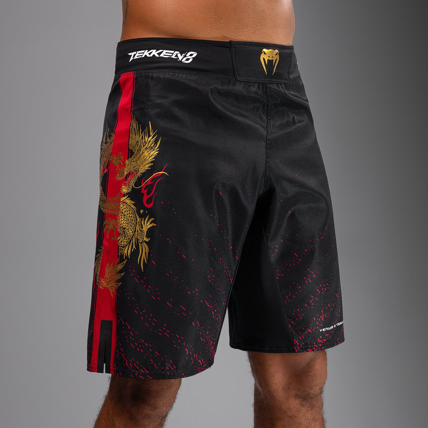 Venum x TEKKEN 8 - Marshall Law Fight Shorts - Schwarz/Rot/Gold