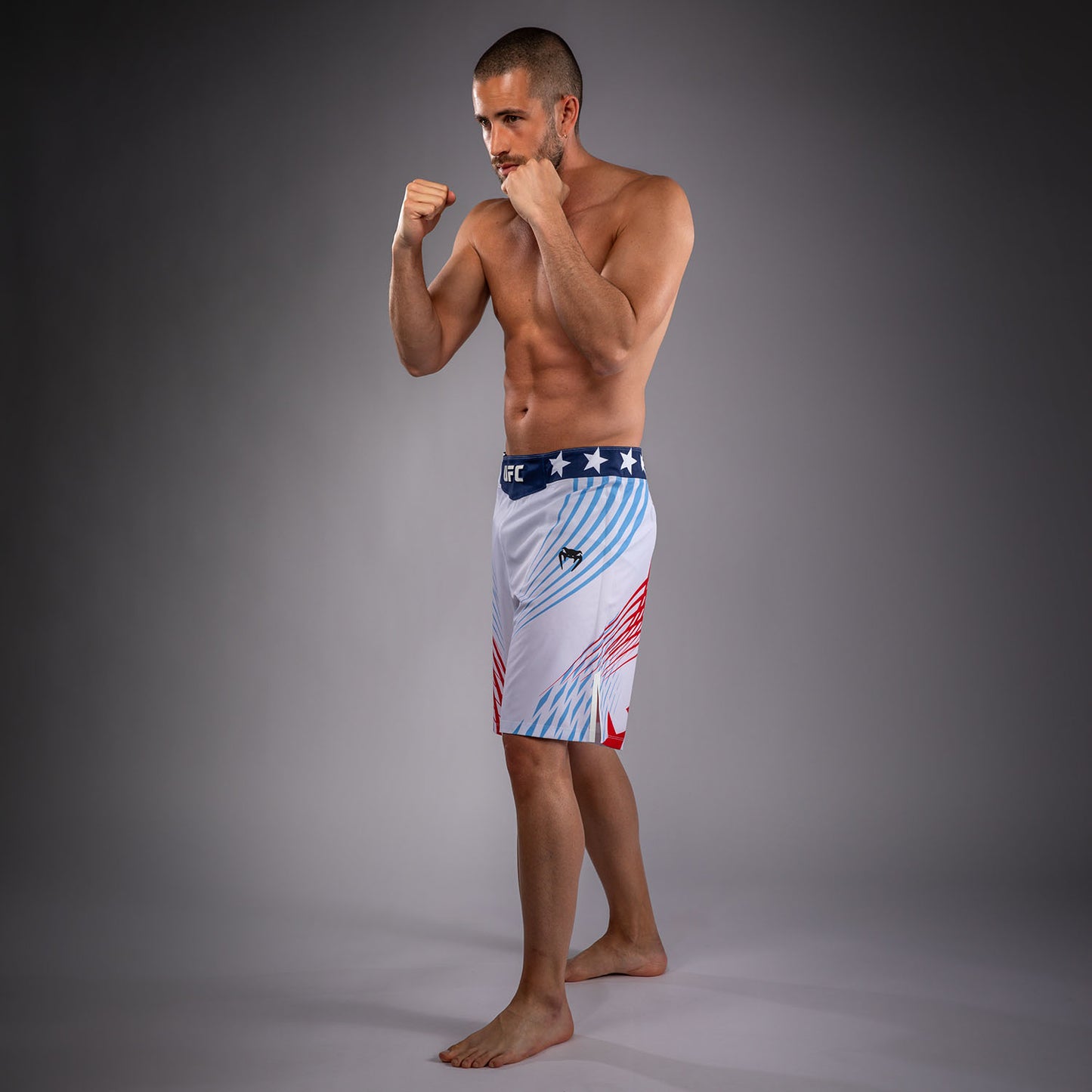 Official UFC Freedom 250 by Venum Authentic Fight Night Fight Shorts im Long Fit für Herren - Weiß