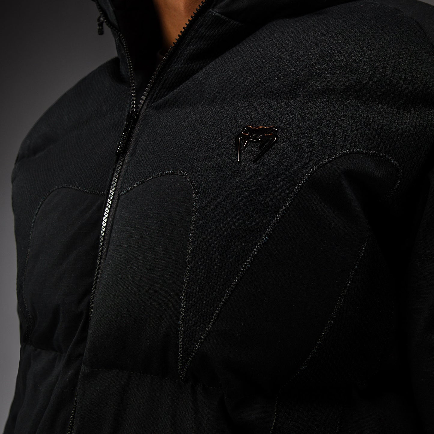Venum Attack Urban Gi Daunenjacke – Schwarz