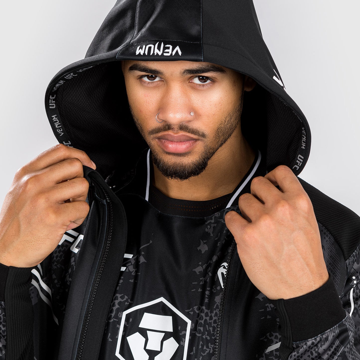 UFC Adrenaline by Venum Authentic Fight Night Walkout Hoodie für Männer - Schwarz