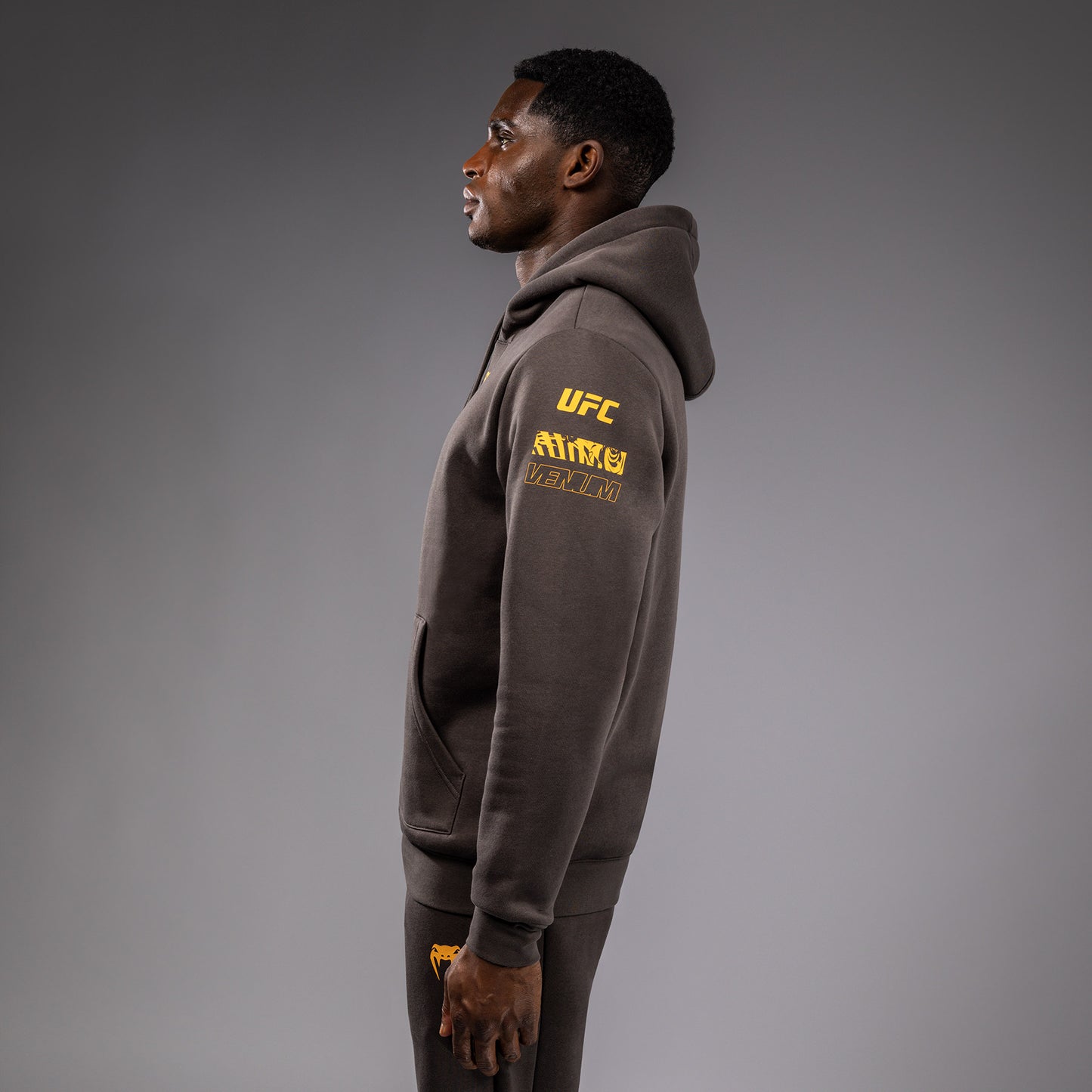 UFC Fusion by Venum Fight Week Herren Pullover Hoodie - Solid Erdiges Braun