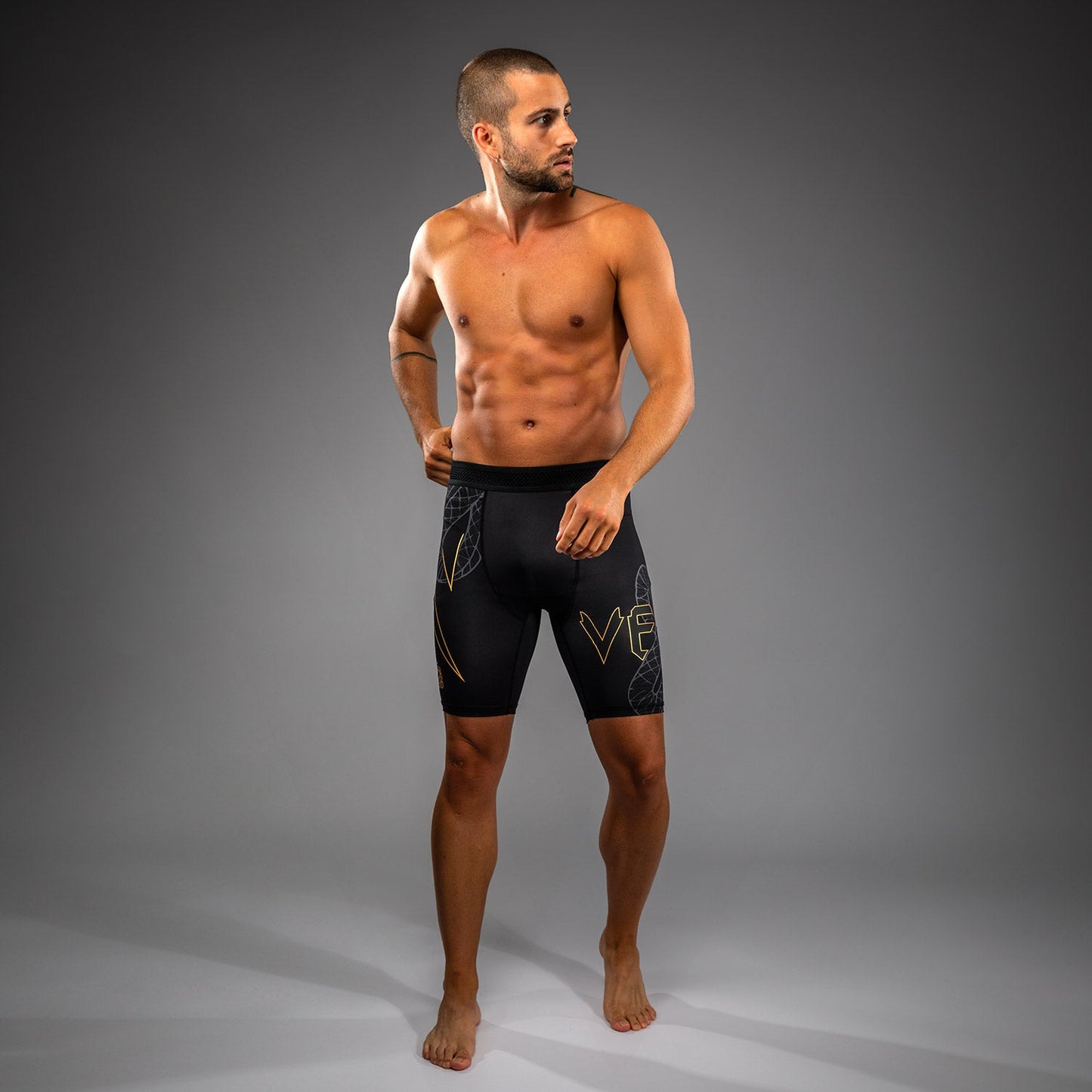 Venum Serpenti Vale Tudo Shorts – Schwarz/Silber/Gold