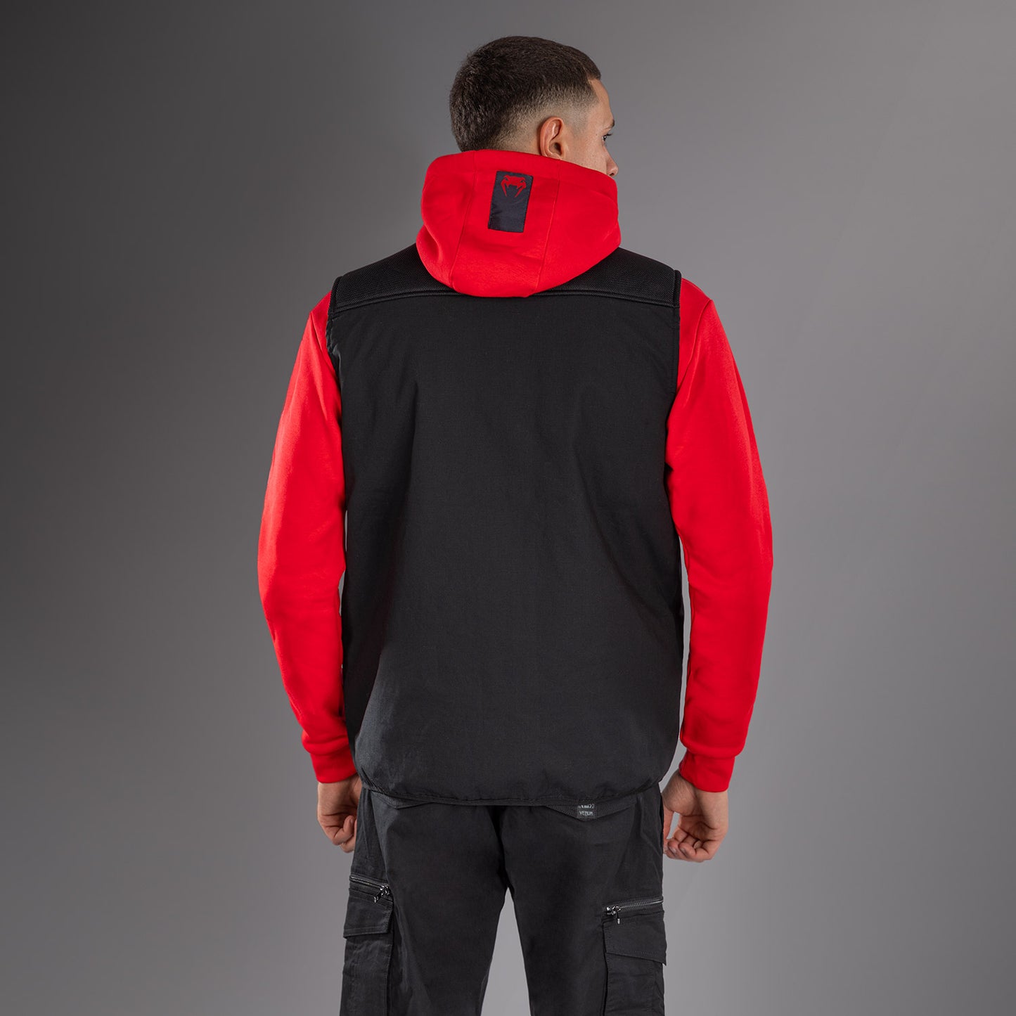 Venum Altitude Ärmellose Daunenjacke – Schwarz