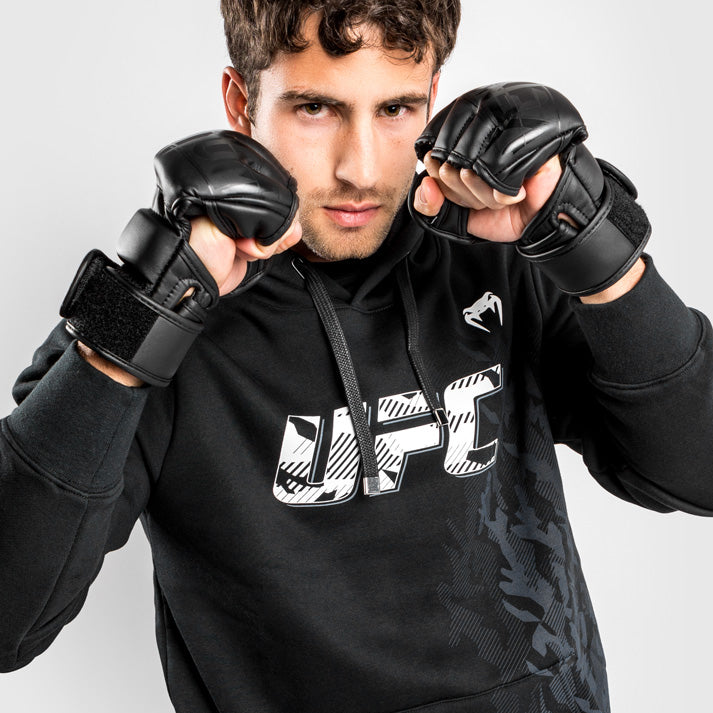 UFC Venum Authentic Fight Week Herren Pullover Hoodie - Schwarz