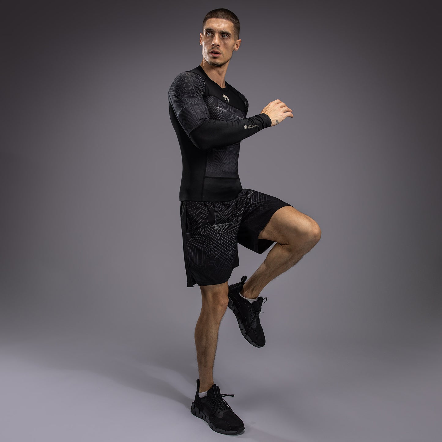 Venum G-Fit Air Herren Langarm Rashguard - Tiefschwarz/Wüstensand