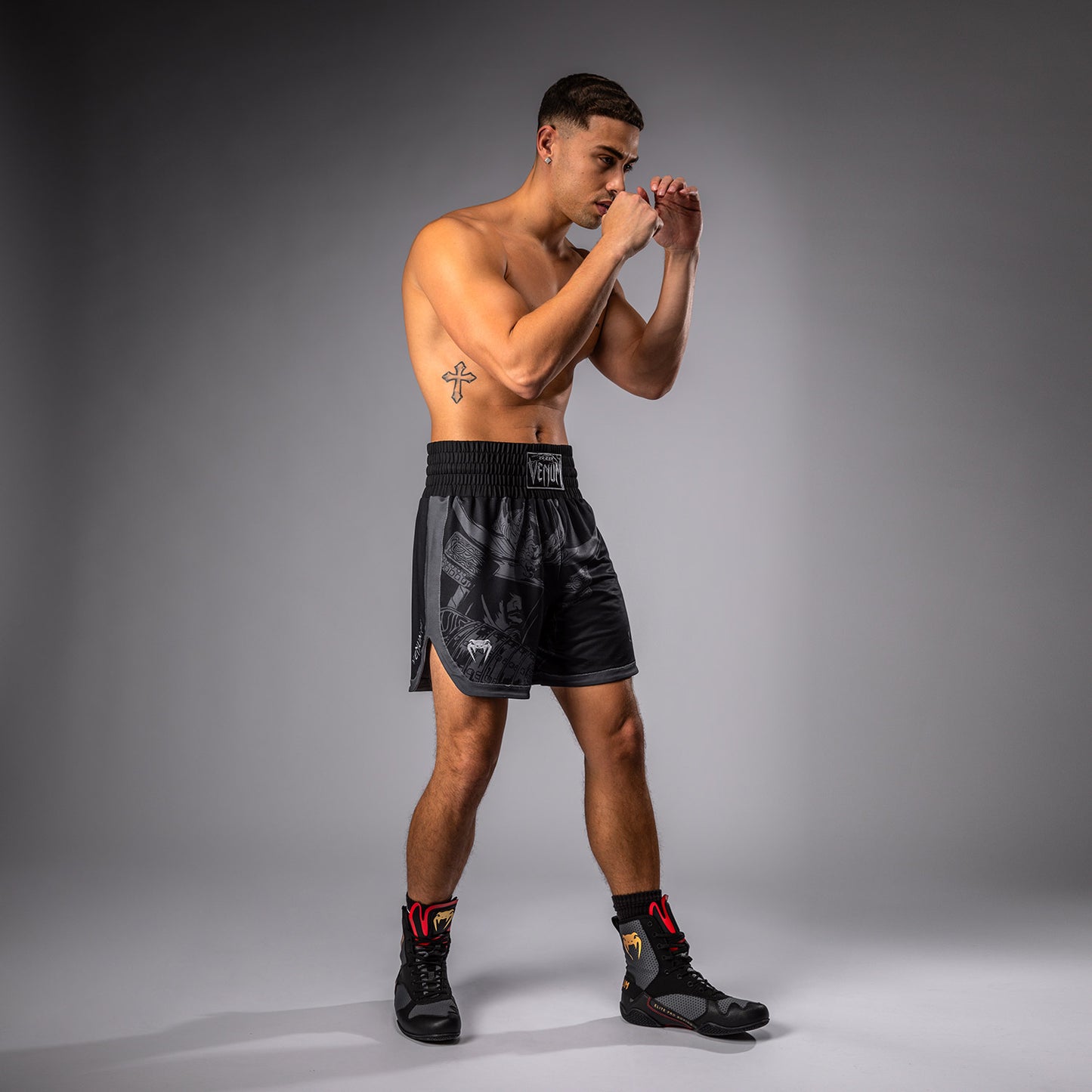 Venum x Assassin’s Creed Shadows Herren Boxing Shorts - Schwarz