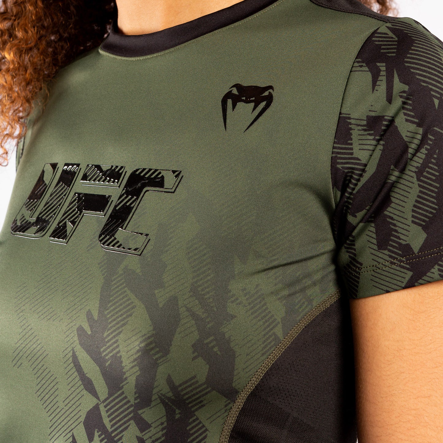 Venum UFC Authentic Fight Week Damen-Performance-Kurzarm-T-Shirt – Khaki