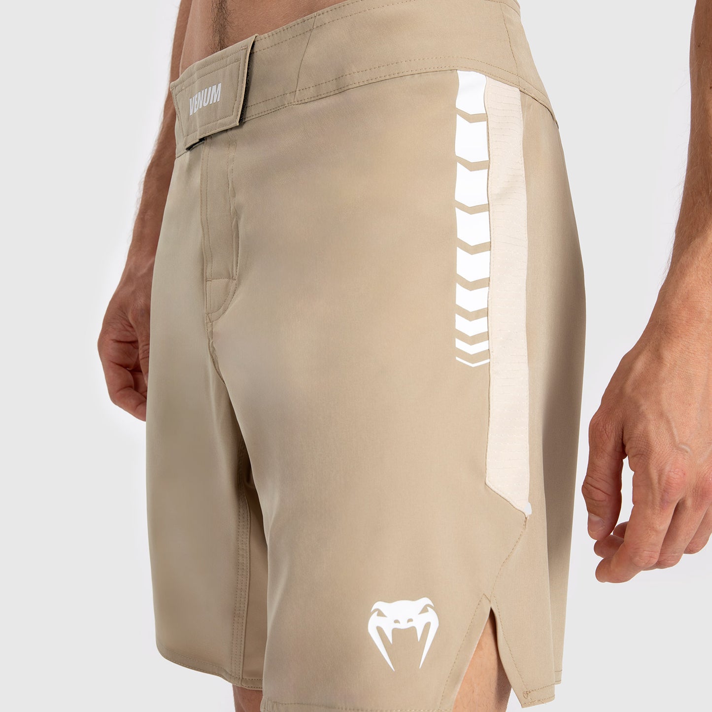 Venum Tempest Herren Kampfshorts - Beige/Sand