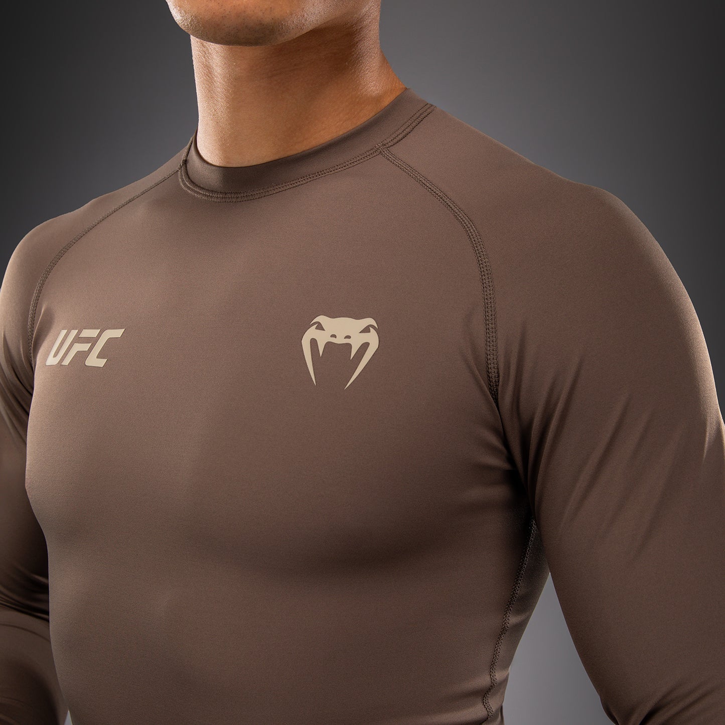 Venum UFC Unity by Venum Authentic Fight Week Herren Funktions-Rashguard Langarm - Braun
