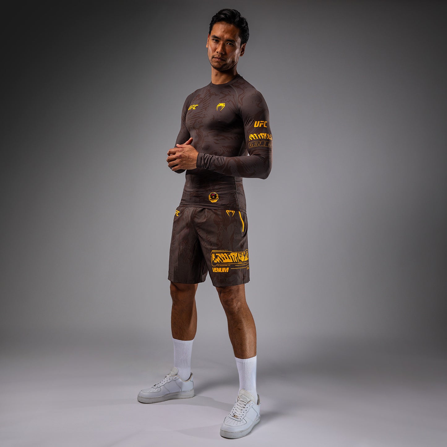 UFC Fusion by Venum Fight Week Herren Performance Langarm Rashguard - Erdiges Braun