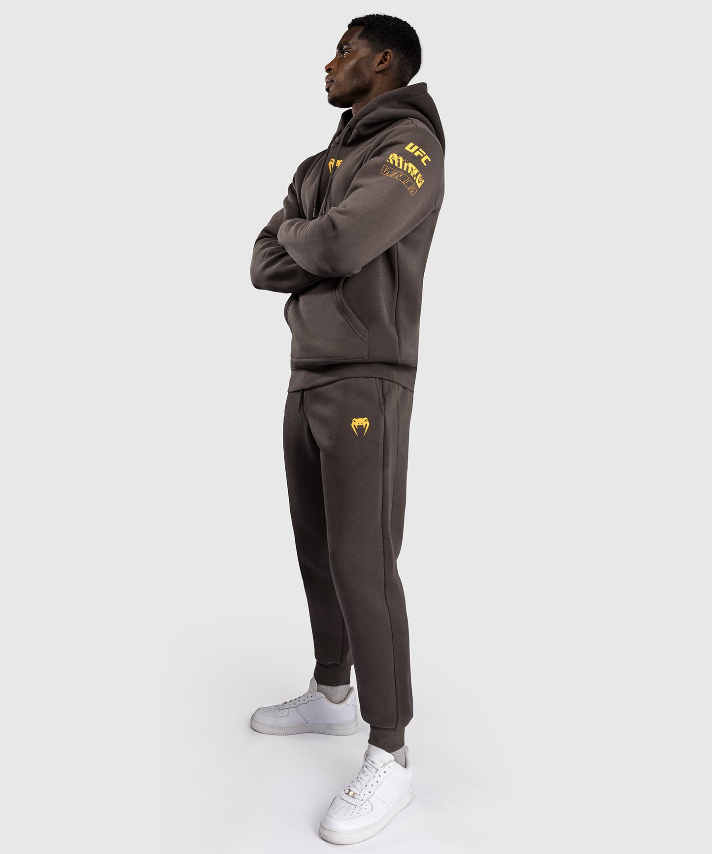 UFC Fusion by Venum Fight Week Herren Pullover Hoodie - Solid Erdiges Braun