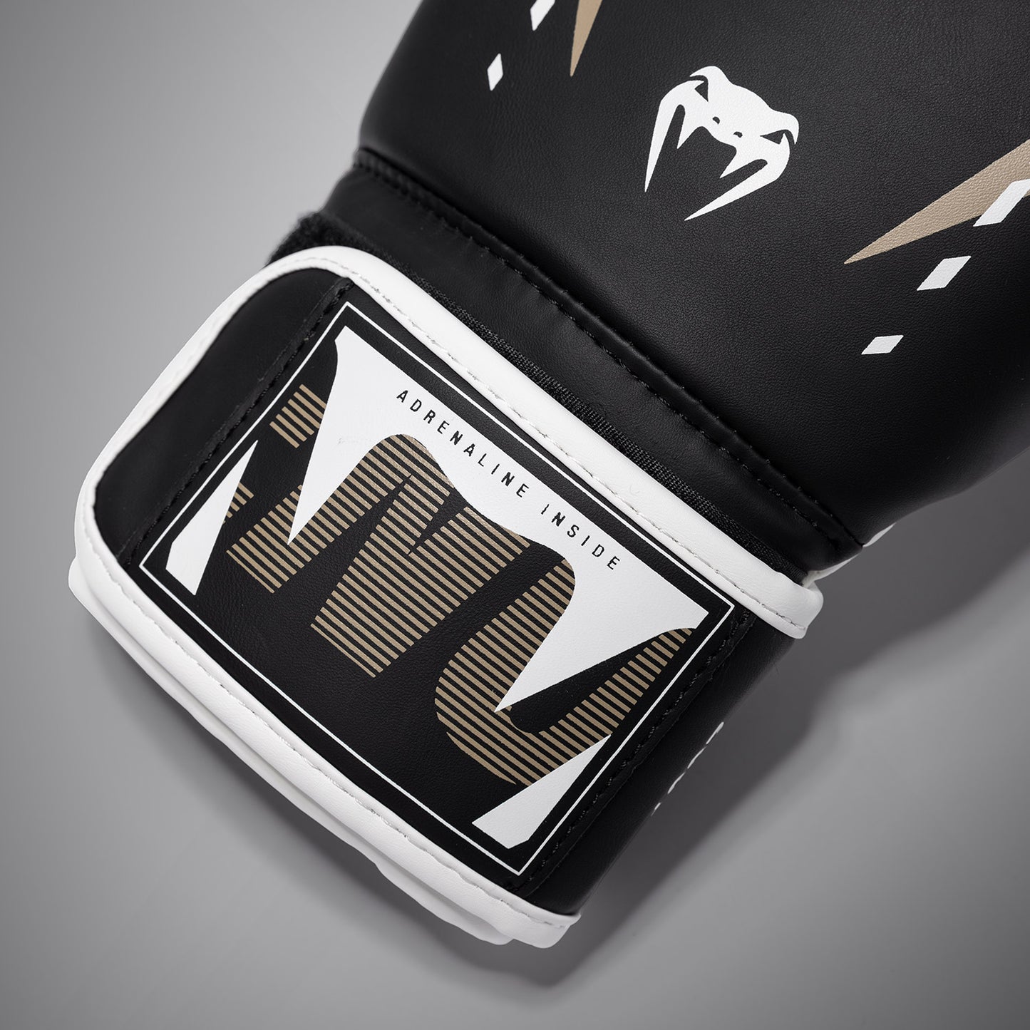 Venum Adrenaline Boxhandschuhe – Schwarz/Sand