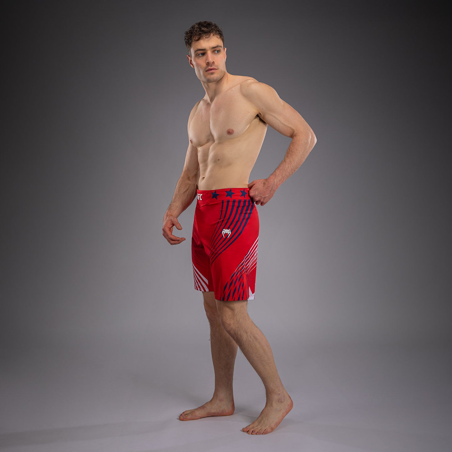 Official UFC Freedom 250 by Venum Authentic Fight Night Fight Shorts im Long Fit für Herren - Rot