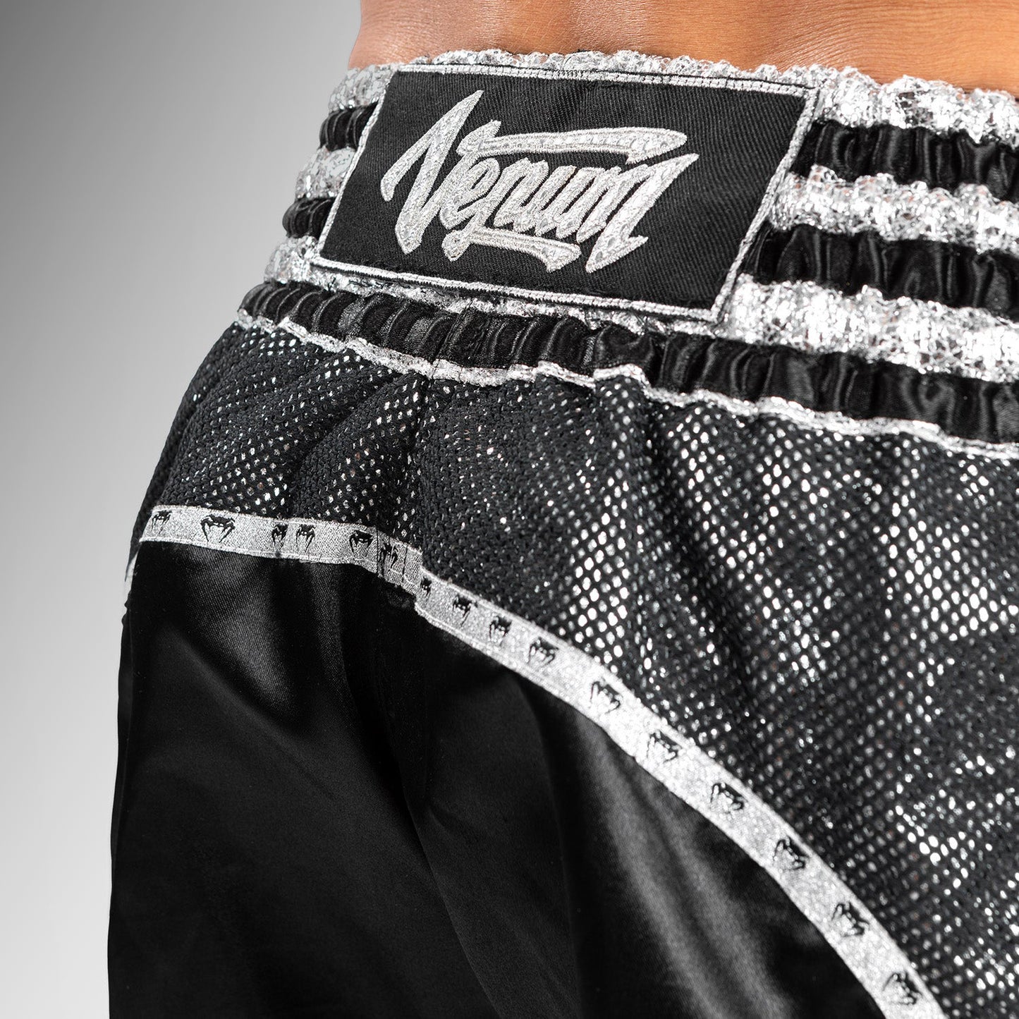 Venum Absolute 2.0 Muay Thai Shorts - Schwarz/Silber