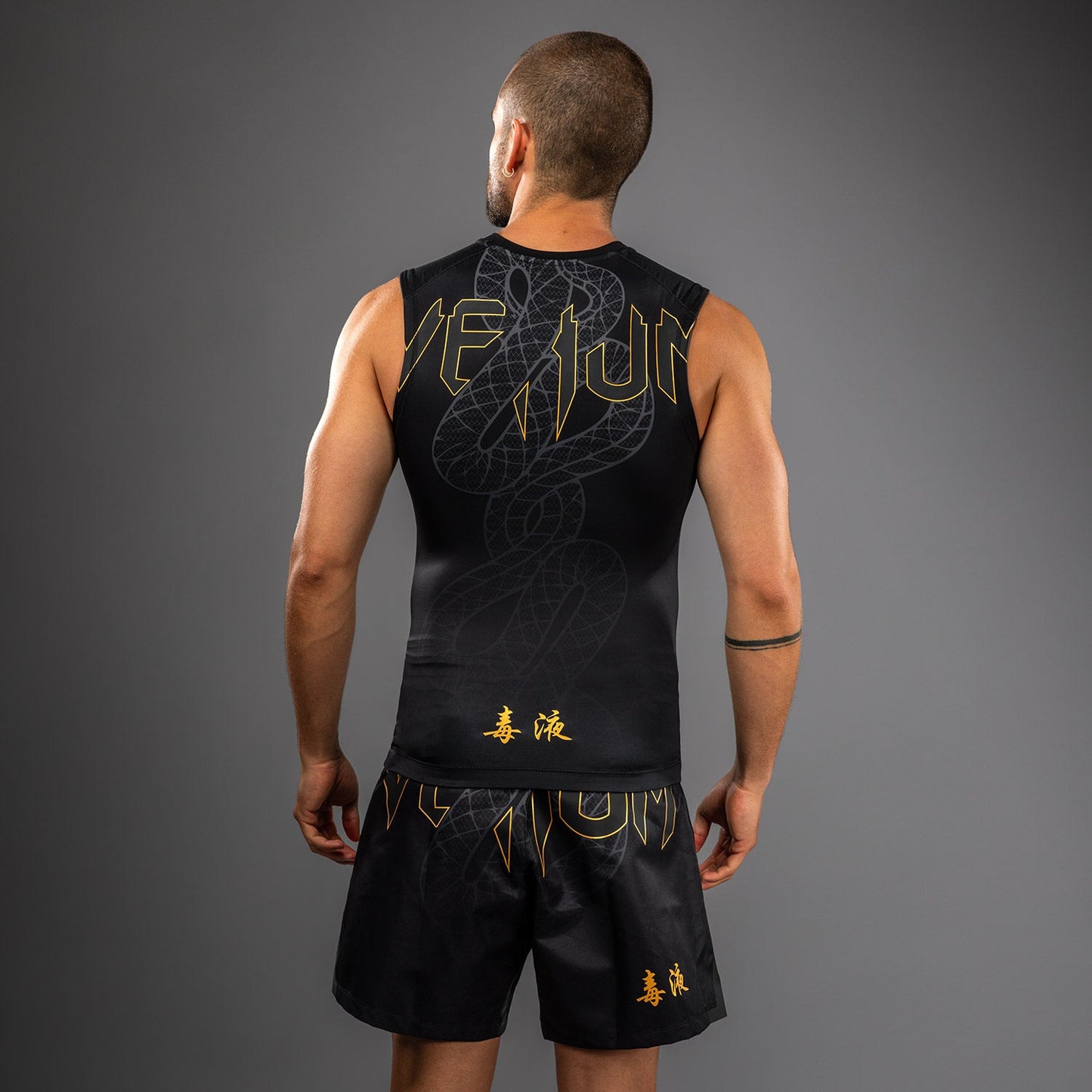 Venum Serpenti Ärmelloses Rashguard – Schwarz/Silber/Gold