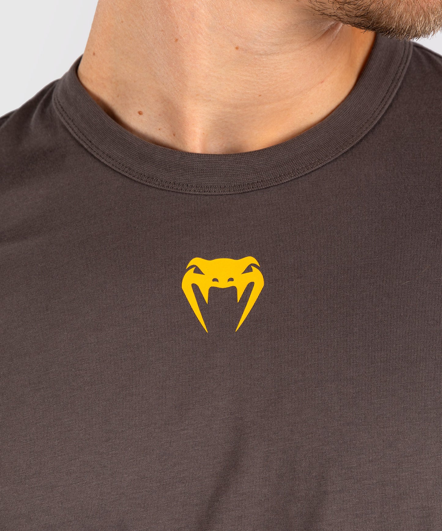 UFC Fusion by Venum Fight Week Herren Kurzarm T-Shirt - Solid Erdiges Braun