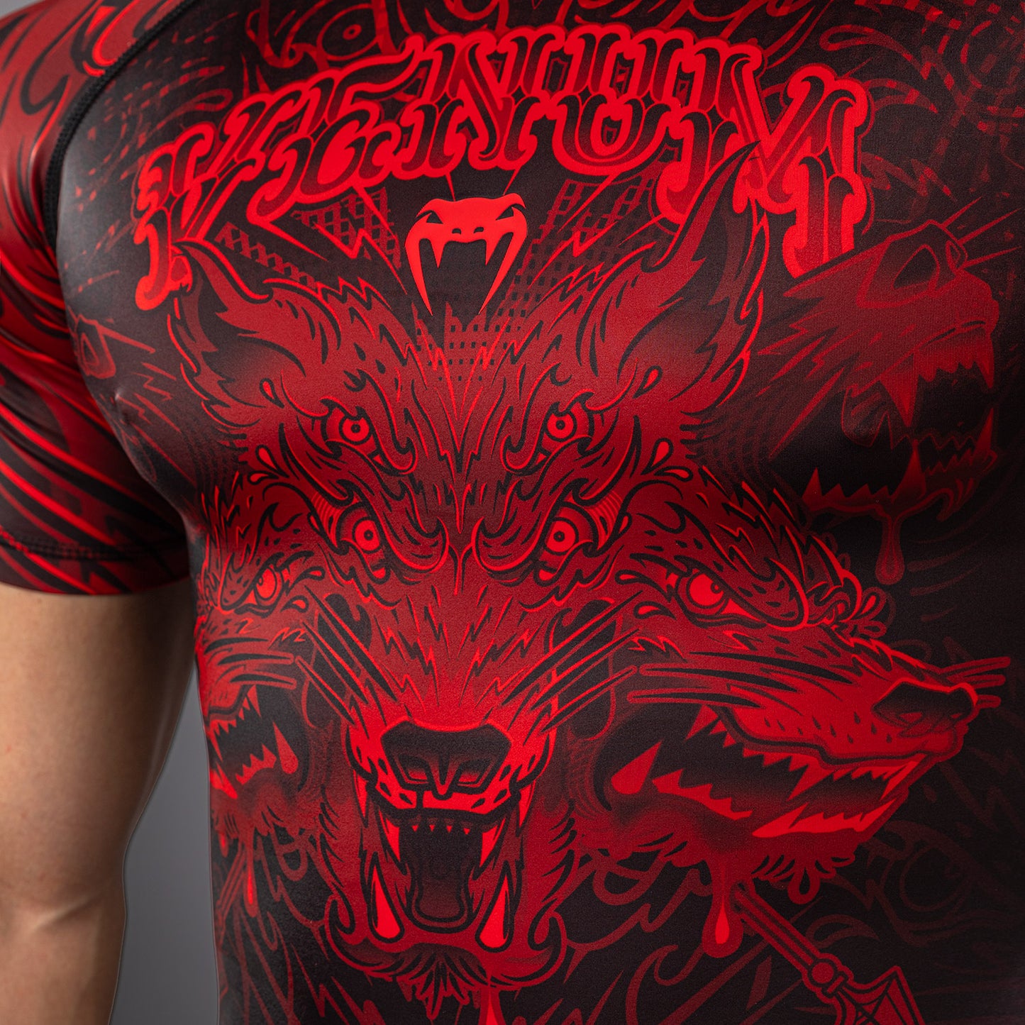 Venum Wolf Atak Kurzarm Rashguard – Schwarz/Rot