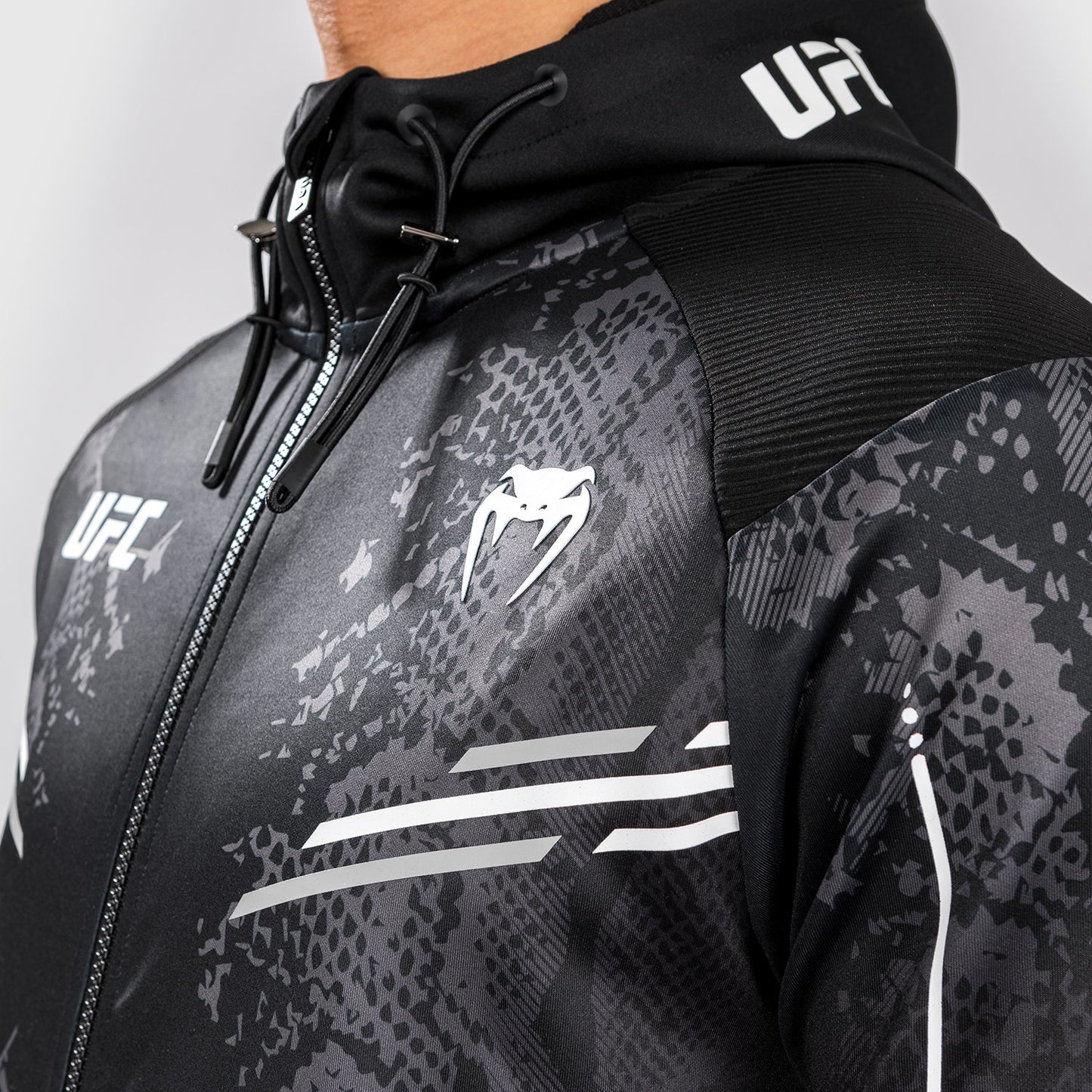 UFC Adrenaline by Venum Authentic Fight Night Walkout Hoodie für Männer - Schwarz