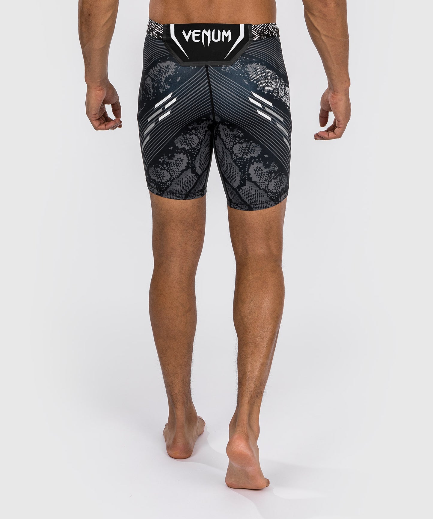 UFC Adrenaline by Venum Authentic Fight Night Short Vale Tudo für Männer - Schwarz
