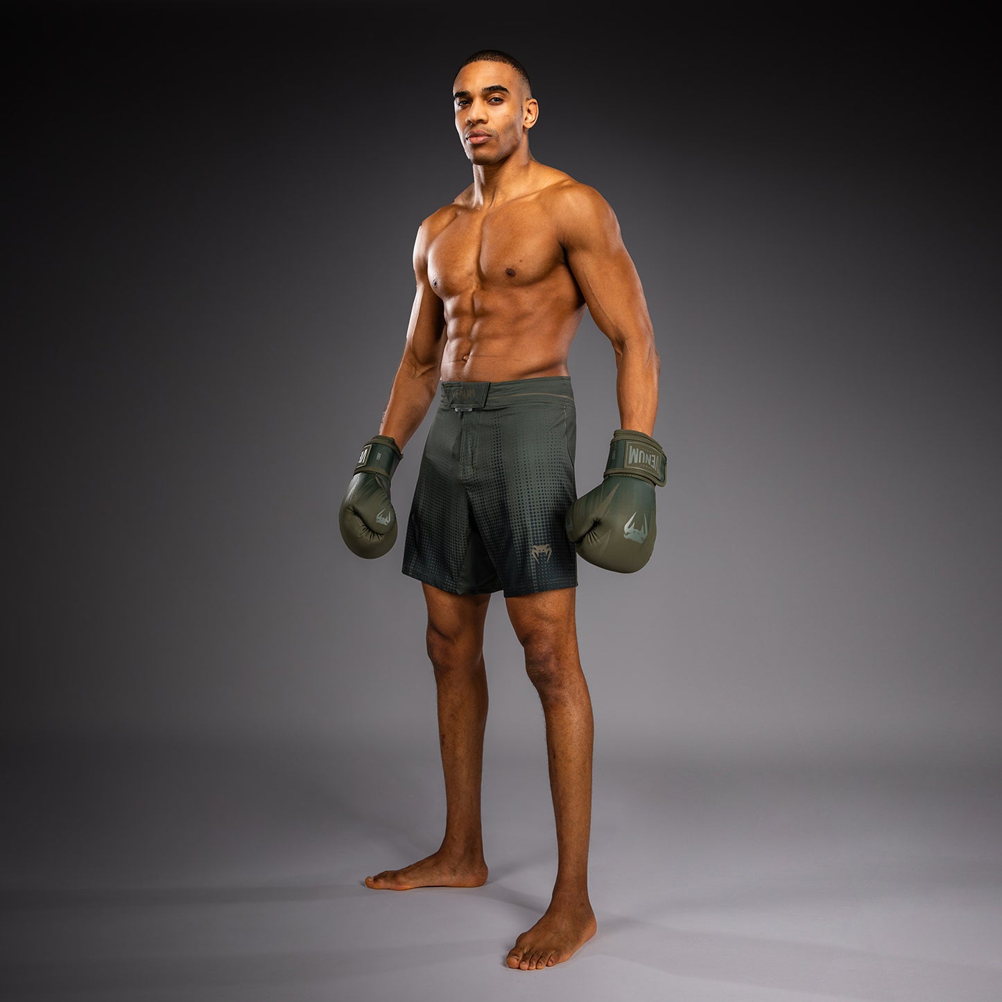 Venum Stealth Fightshorts – Khaki/Dunkelgrün