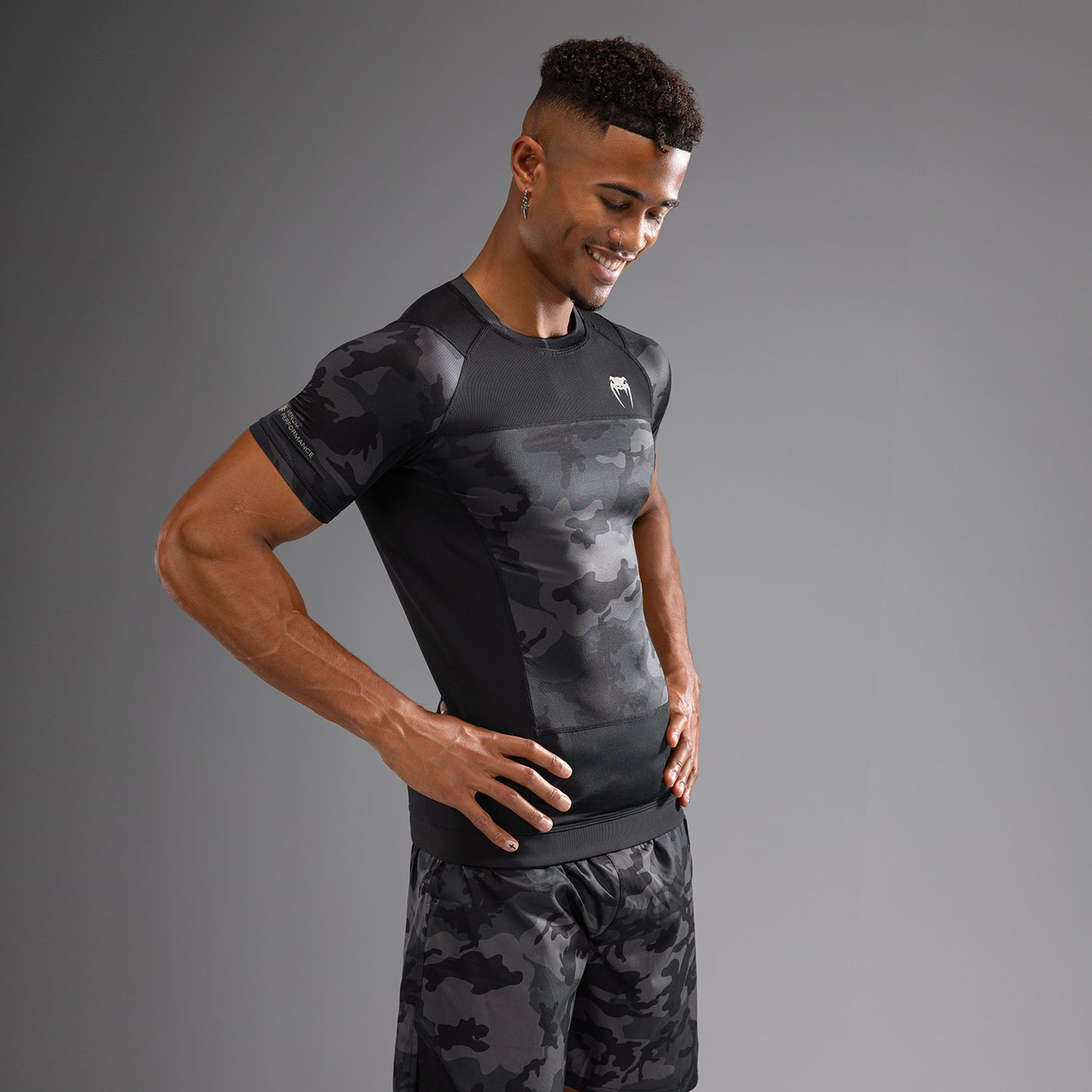 Venum G-Fit Air Herren Kurzarm Rashguard - Digital Urban Camo