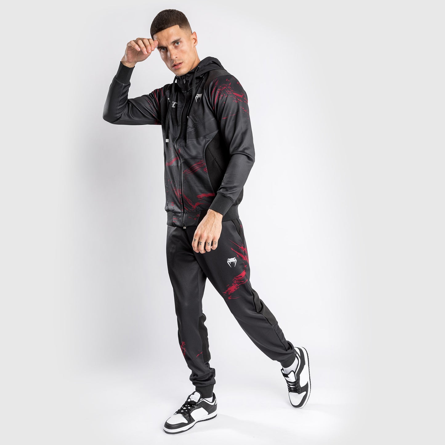 UFC Venum Authentic Fight Week 2.0 Zipped Sweatshirt –  Schwarz/Rot