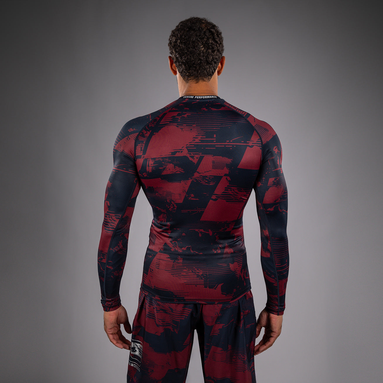 UFC Zenith by Venum Authentic Fight Week Performance Langarm Rashguard Herren - Marineblau/Burgunderrot/Silber