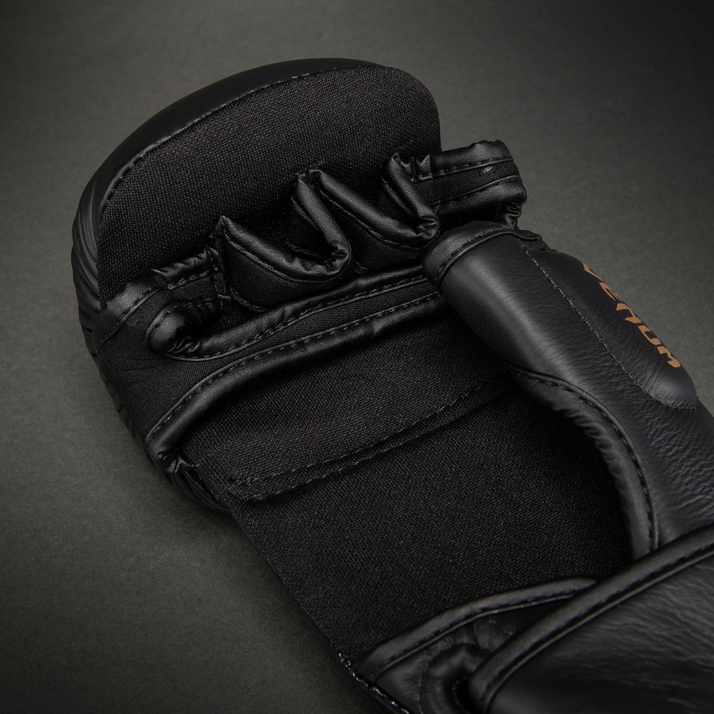 Venum Attack 2.0 Sparringhandschuhe Leder – Schwarz/Gold