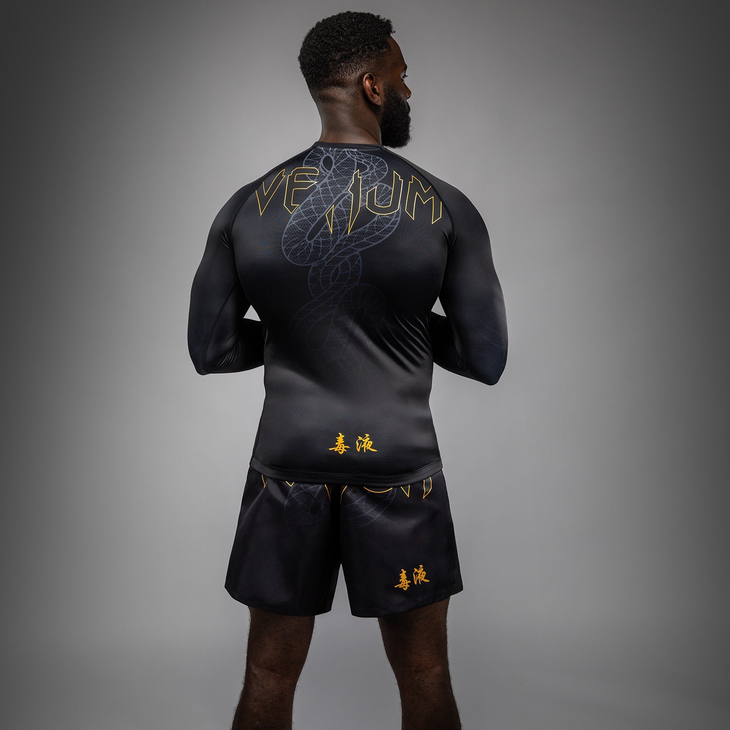 Venum Serpenti Langarm Rashguard – Schwarz/Silber/Gold