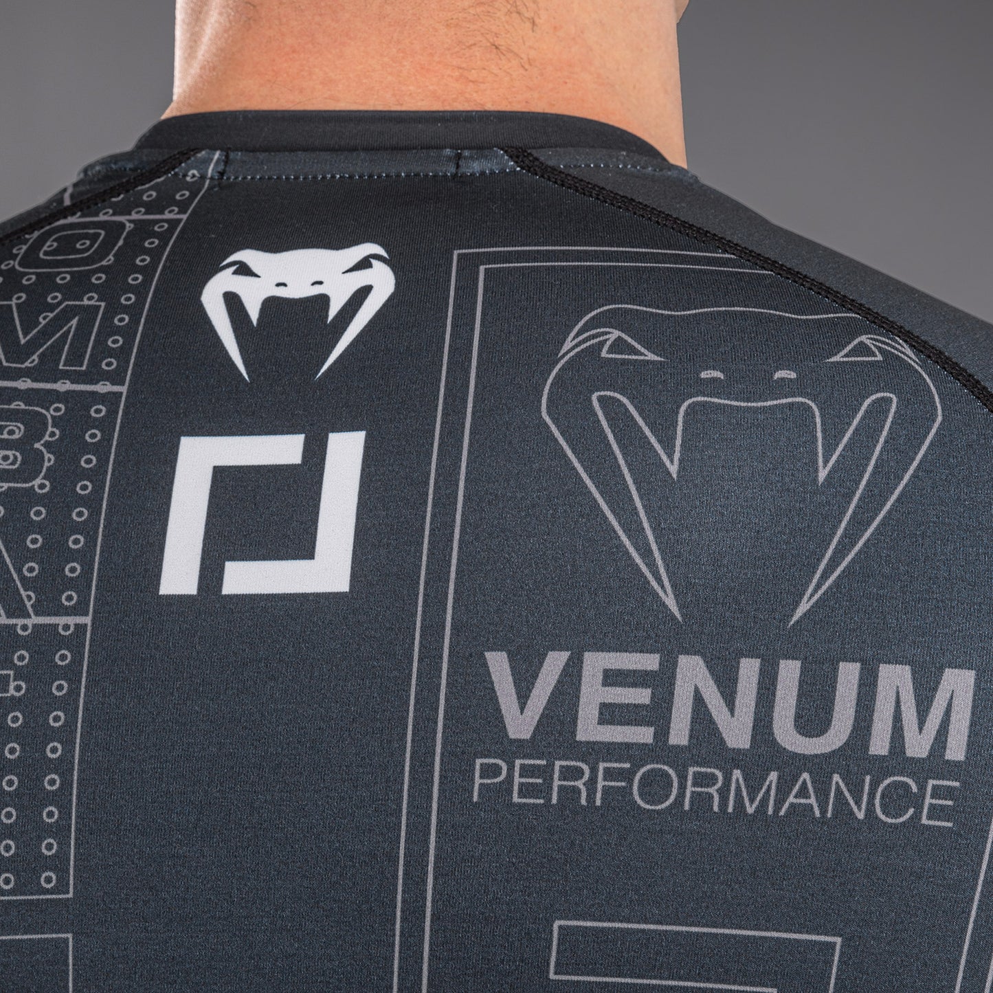 Karate Combat by Venum Langarm Rashguard – Schwarz/Grau